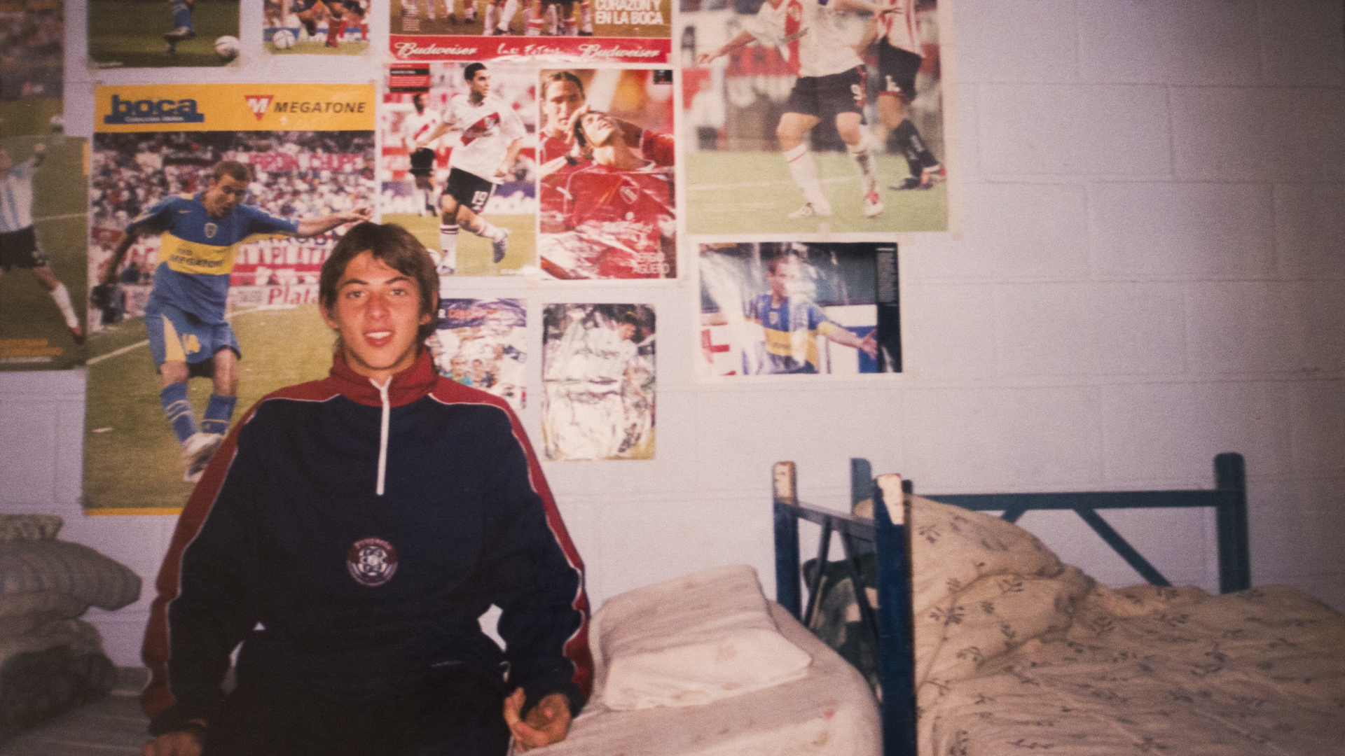 Una habitación que respira fútbol, más allá de los colores