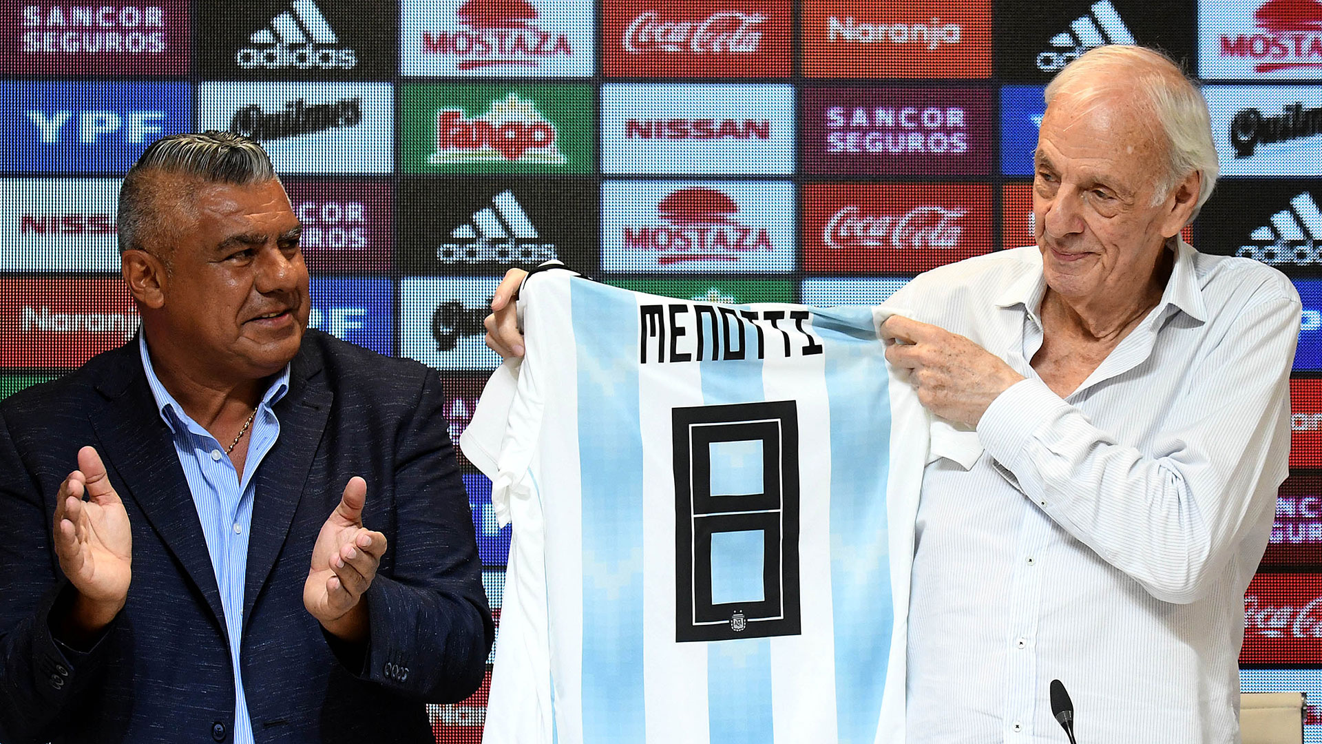 “Si ya le diste la mano al presidente, necesitamos que labures ya”, fue una de las frases que disparó Ruggeri contra Menotti (Télam)