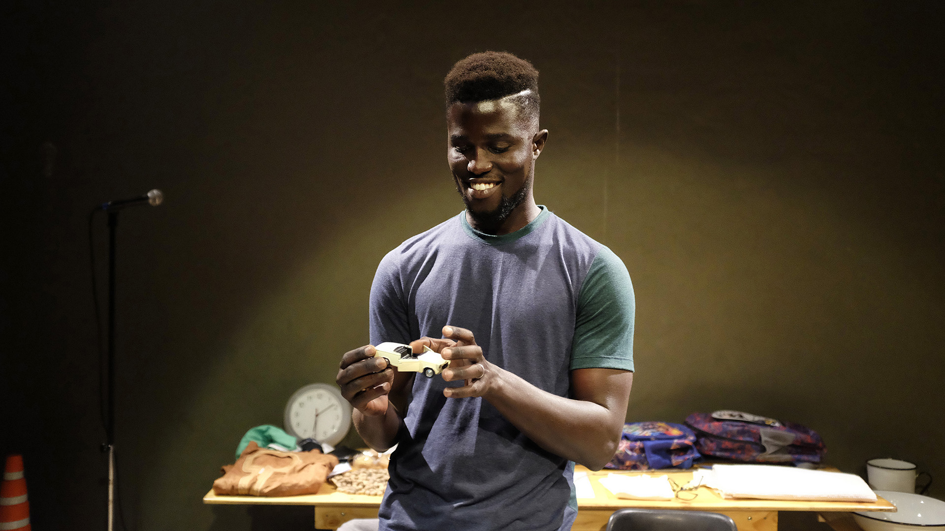 Fallou Cisse en “Los amigos”, de Vivi Tellas. Foto: Nicolás Goldberg