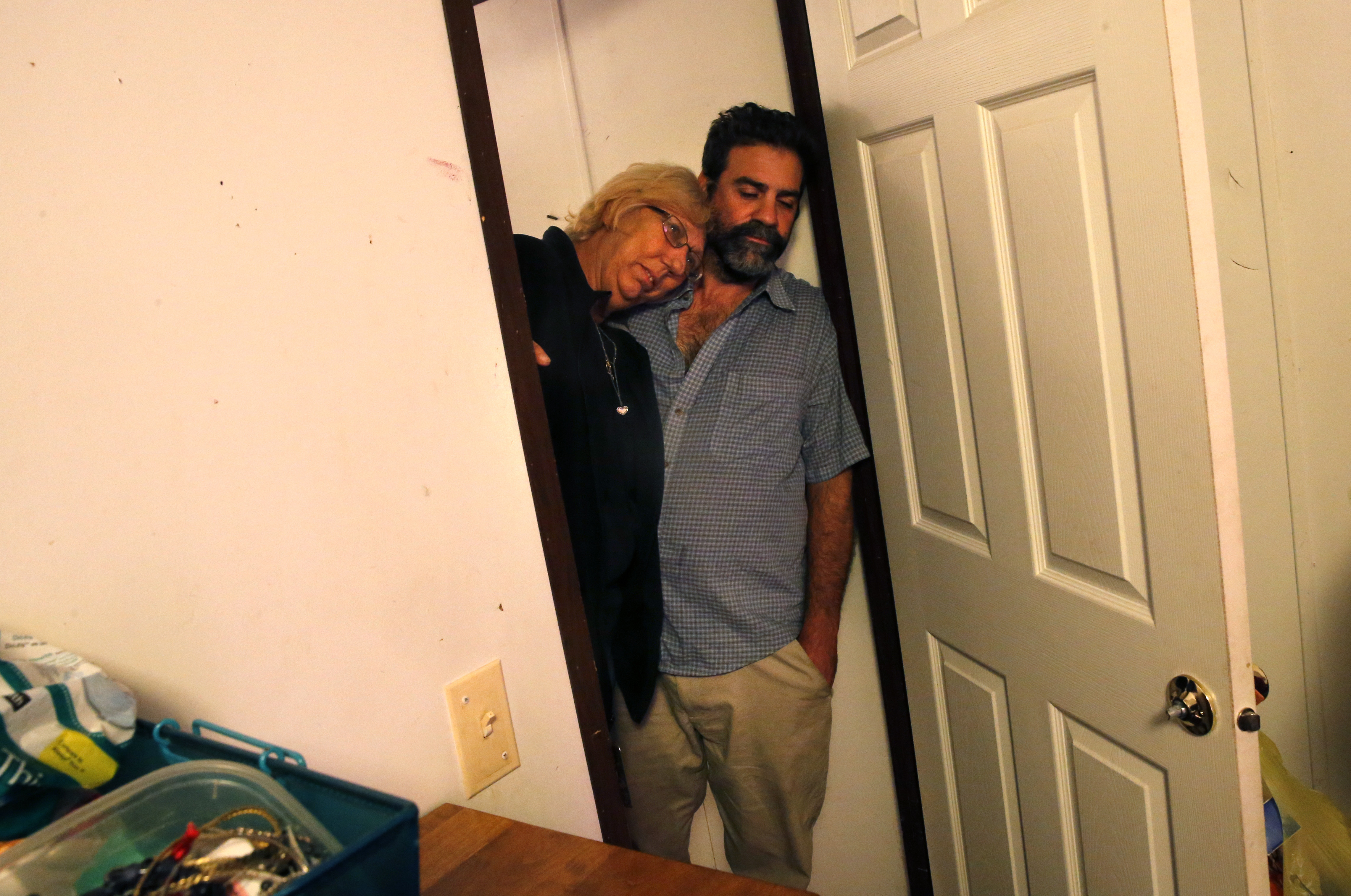 Kim Mincks y Jacob Scott Chastant vivían en la casa de los Theriot (AP/Gerald Herbert)