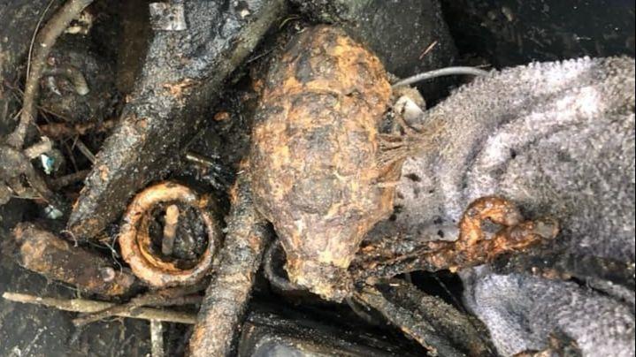 Una granada de mano de la Segunda Guerra Mundial encontrada en el maletero de un vehículo en un Taco Bell. (Departamento de Policía de Ocala)