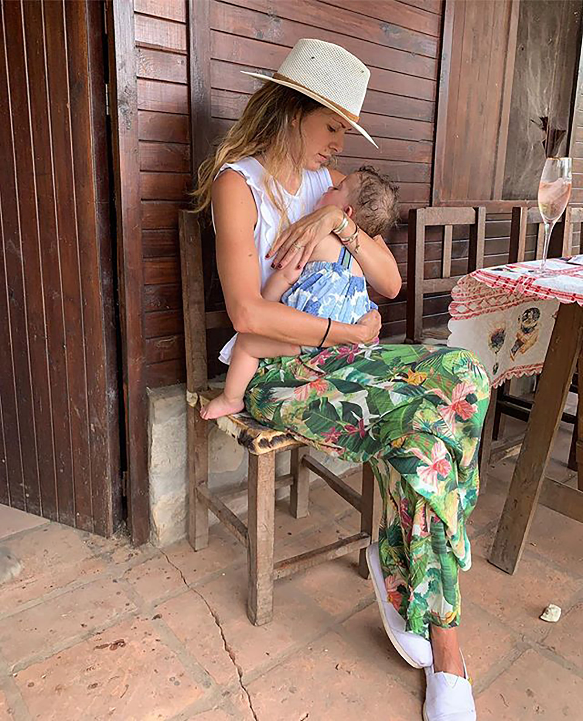 Isabel Macedo con su hija “Belita”