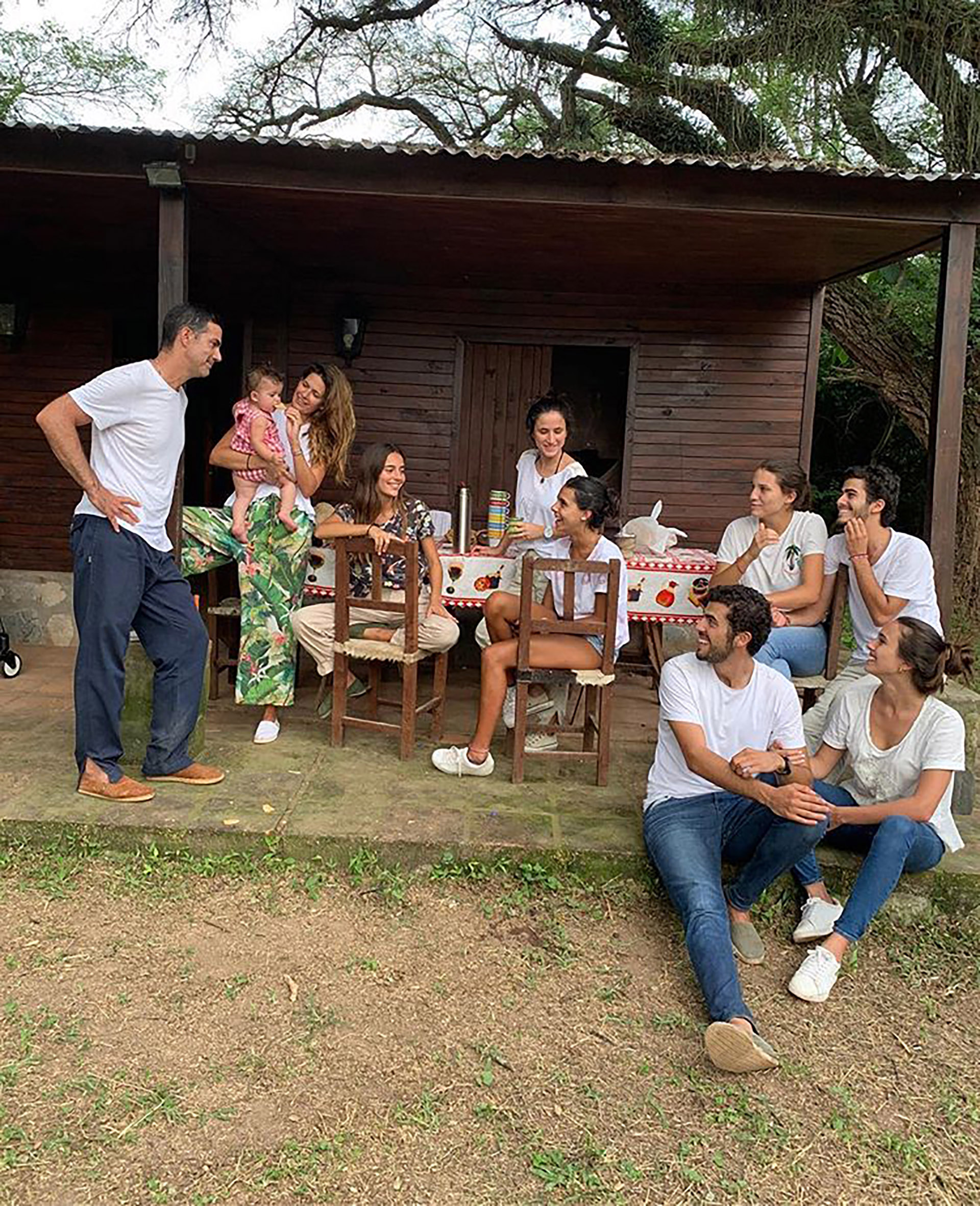 La pareja aprovechó para descansar en compañía de sus seres queridos (Instagram)