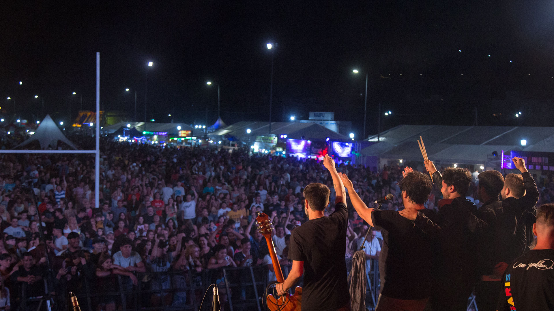 La banda en pleno show (Foto: José Bertola)