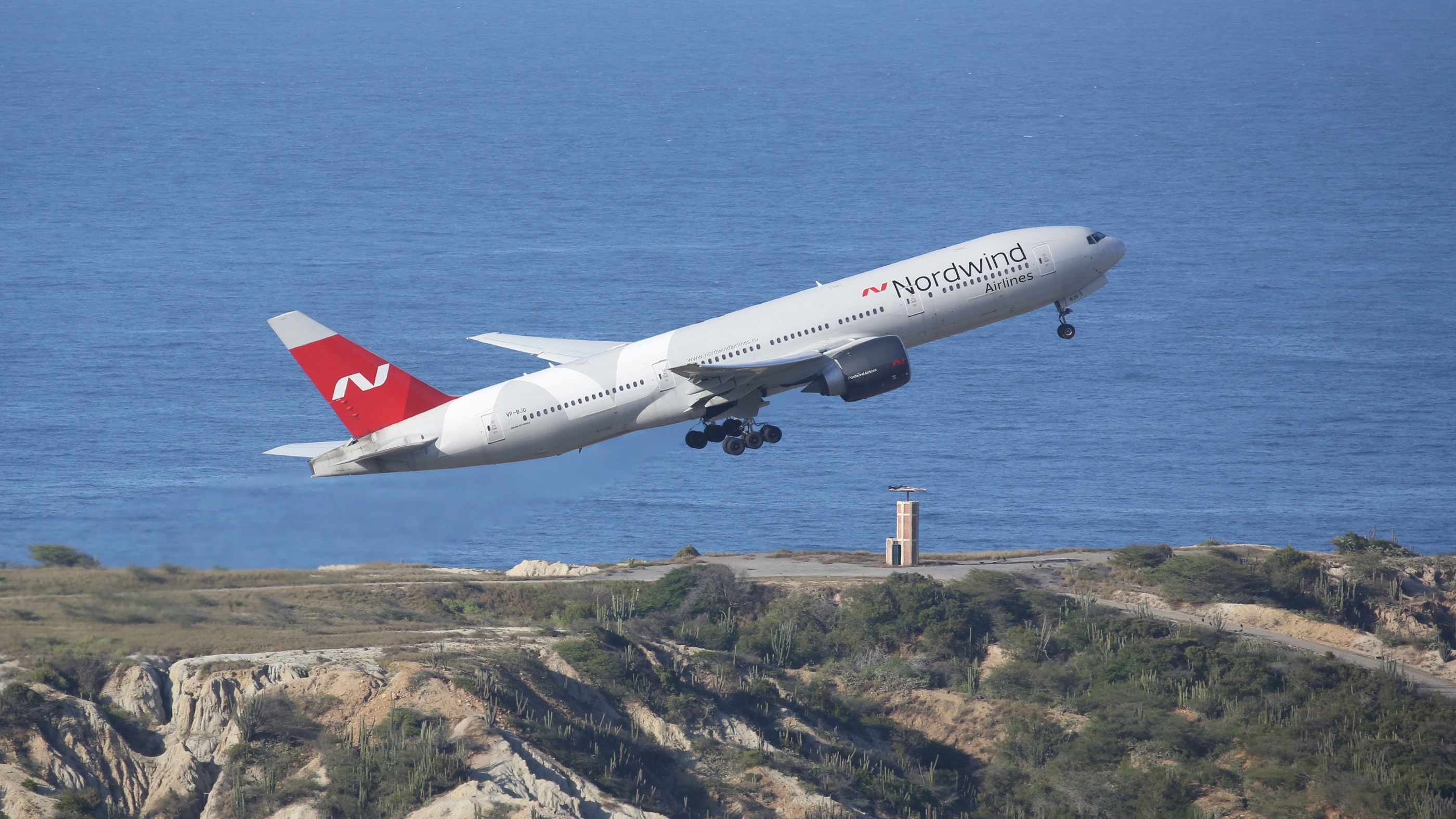 El Boeing 777 propiedad de una compañía de vuelos chárter rusa, Nordwind Airlines