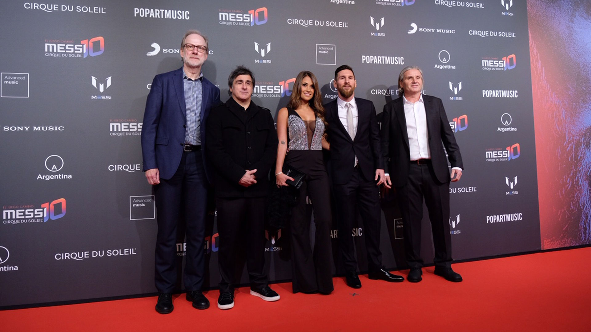 Charles Joron, productor ejecutivo del Cirque du Soleil y el Chairman & CEO de Sony Music Latin Iberia, Afo Verde, junto Messi y Roccuzzo