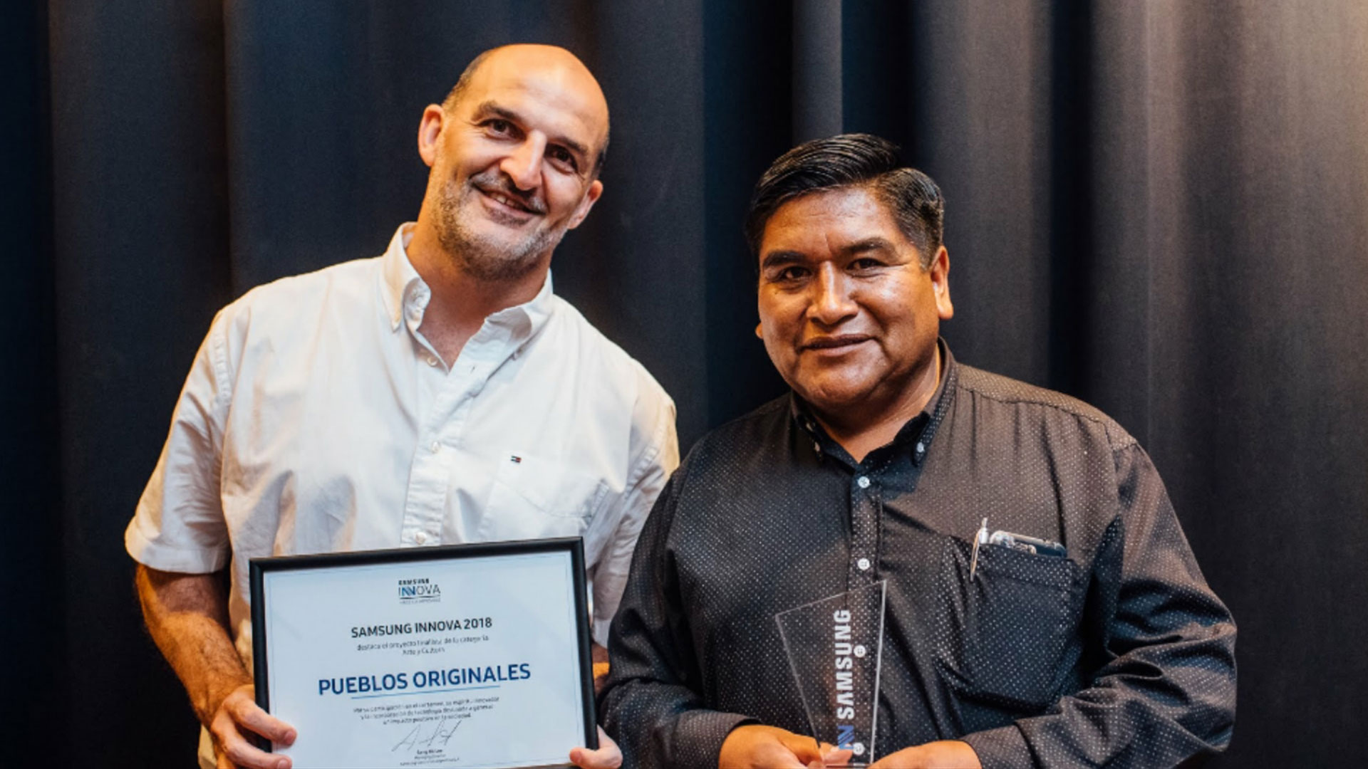 Noriega, a la izquierda, en uno de sus proyectos actuales, Pueblos Originales