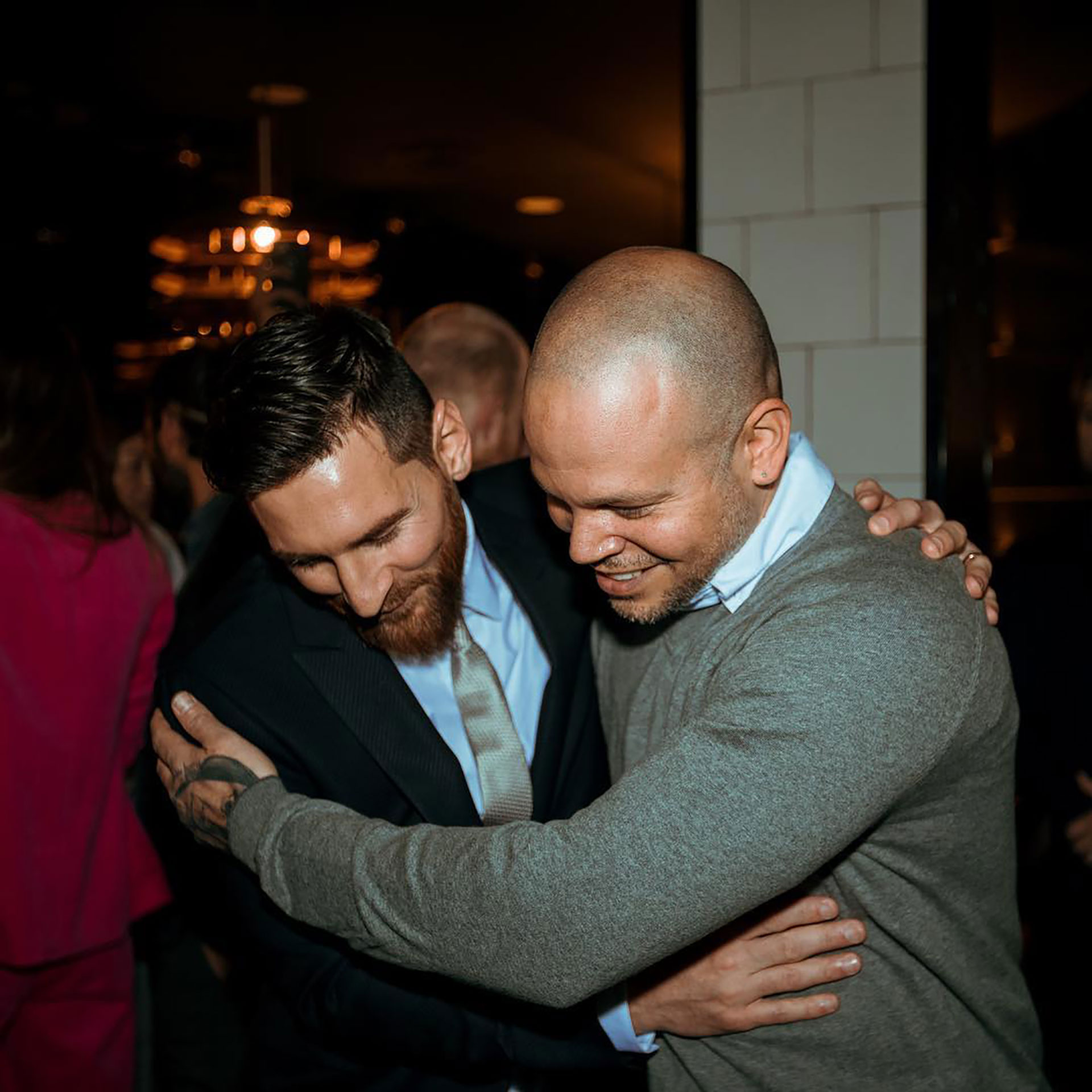 El abrazo entre Messi y Residente