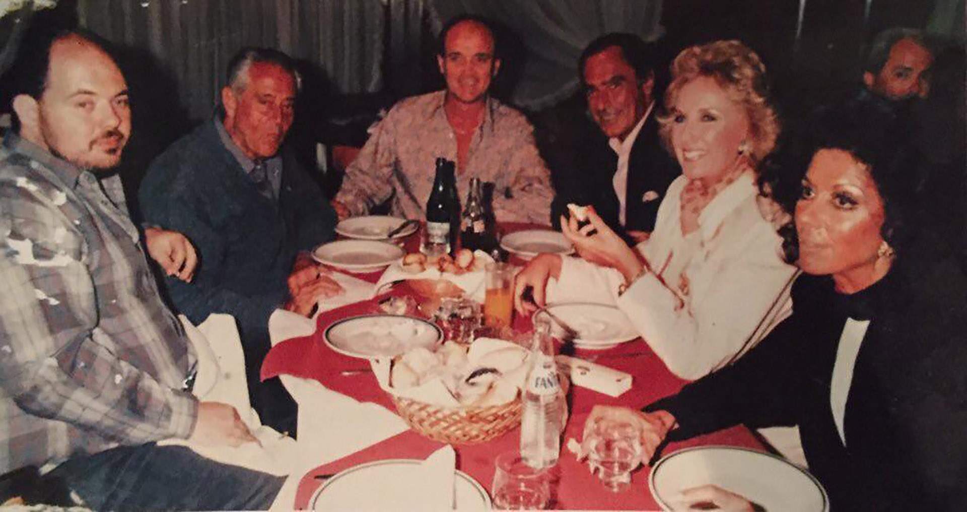 Juan Carlos y Coca, cenando con Mirtha Legrand, Daniel Tinayre y Carlos Rottemberg