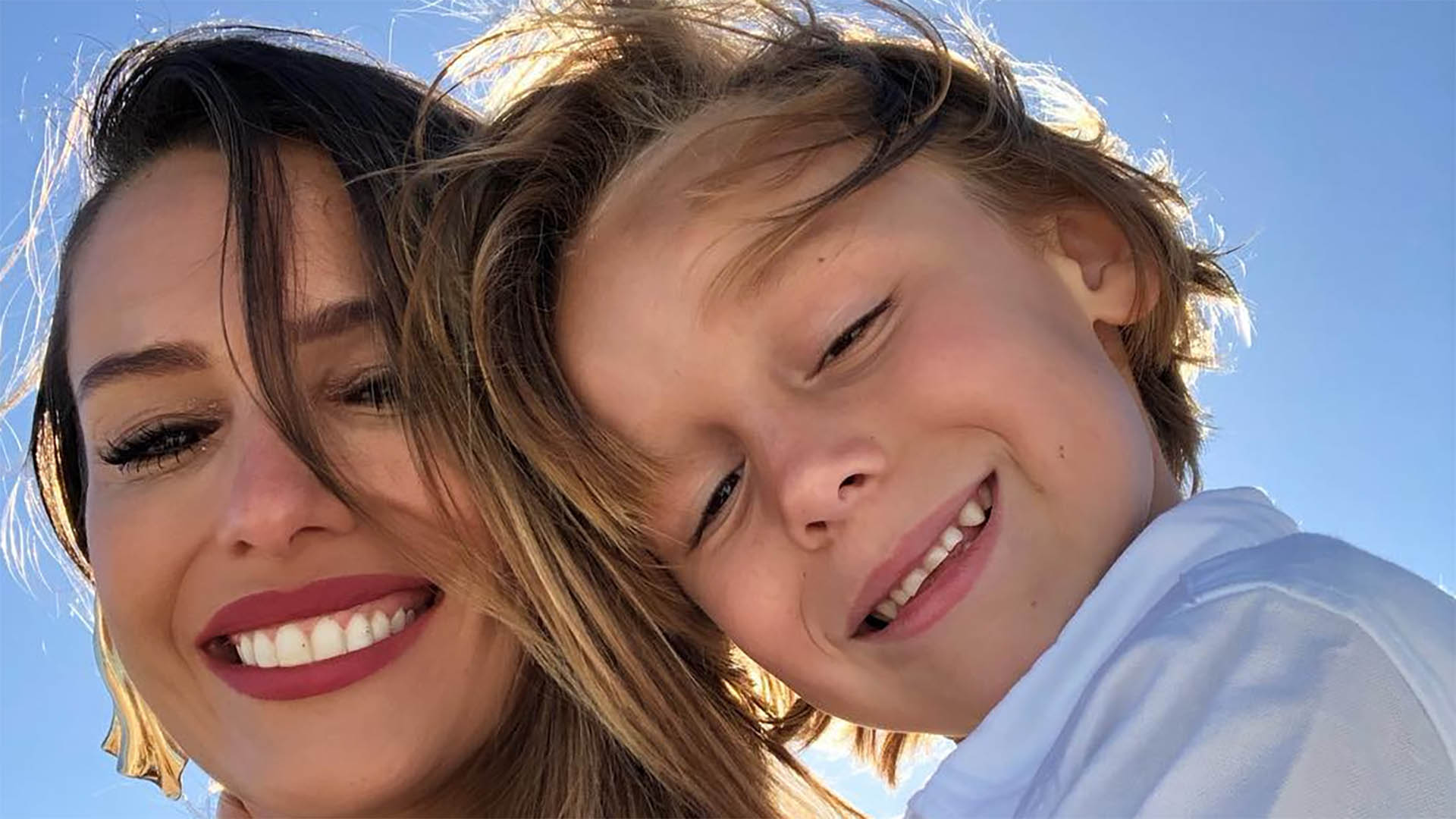 Pampita viajó a las playas de Cancún con sus hijos para descansar y trabajar. La modelo le compartió a sus 3 millones de seguidores una foto acompañada del pequeño Benicio (Foto: Instagram)
