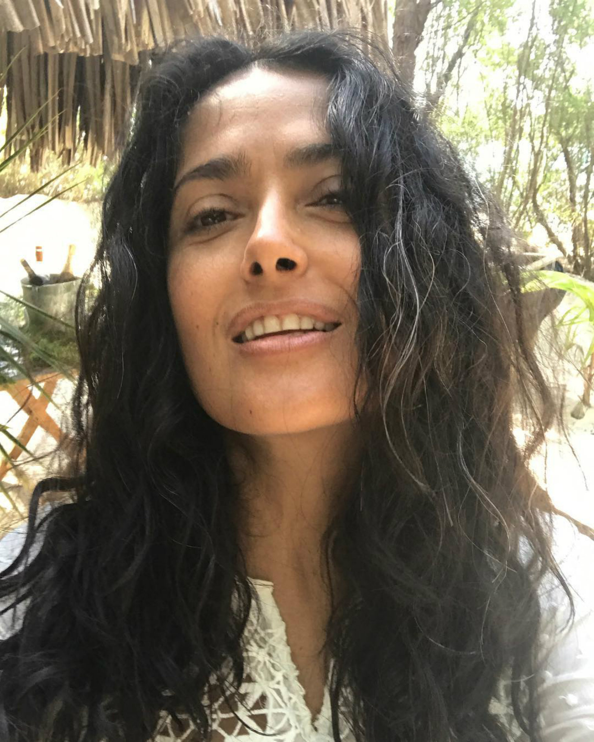 Salma sin maquillaje y luciendo sus canas (Instagram)