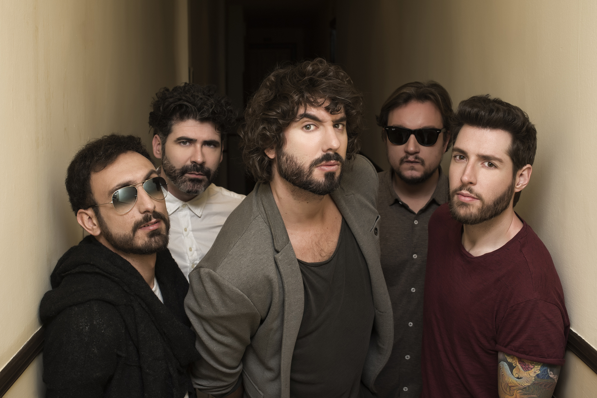 Izal, banda revelación del indie español, debutará en CR. “Hablando en términos futbolísticos y argentinos, es un golazo para nosotros ser parte de este festival. Llegamos dispuestos a unirnos a la fiesta que nos dijeron que es el Cosquín”, dijo Mikel, el cantante