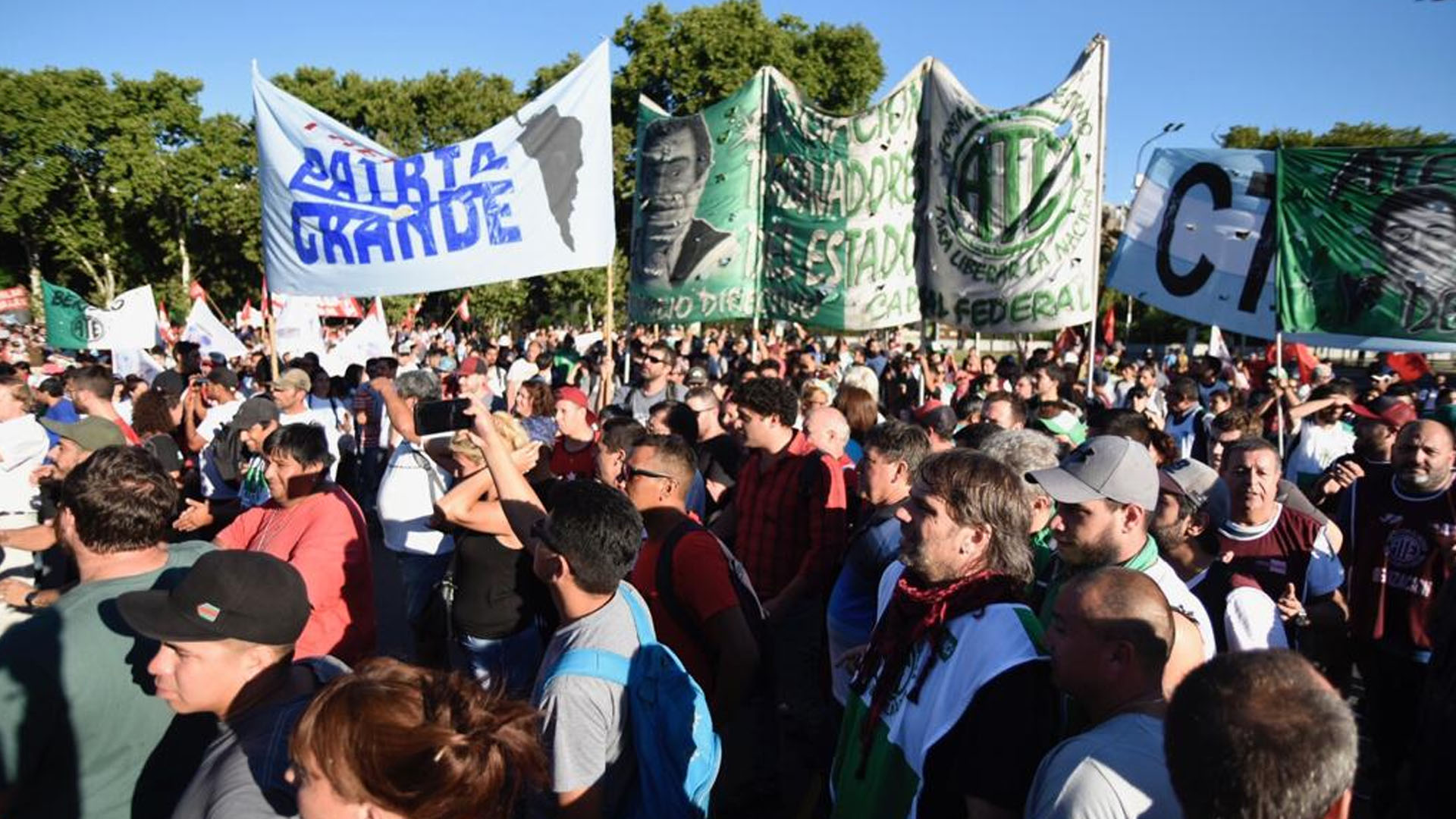 La marcha estuvo integrada por organizaciones sindicales