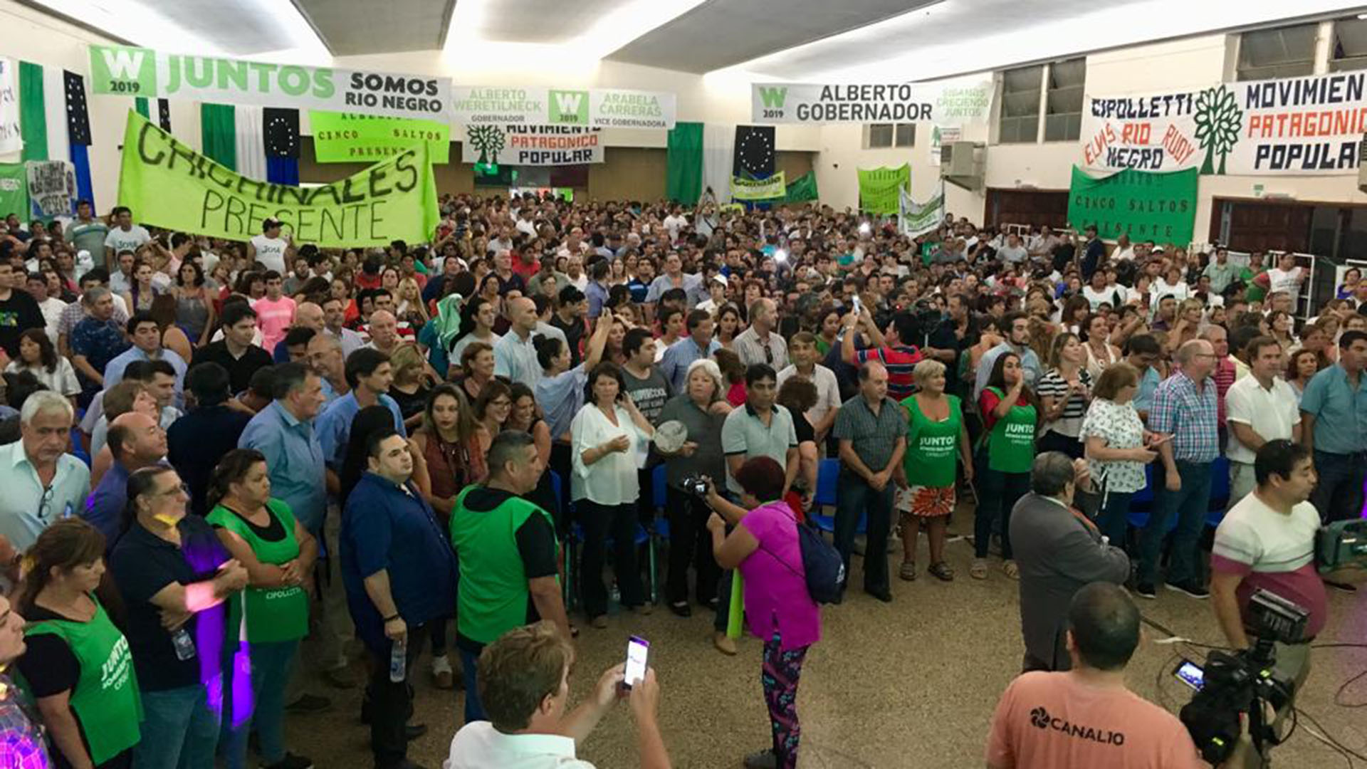 Los rionegrinos que acompañaron el lanzamiento del gobernador en Cipolletti (@Weretilneck)