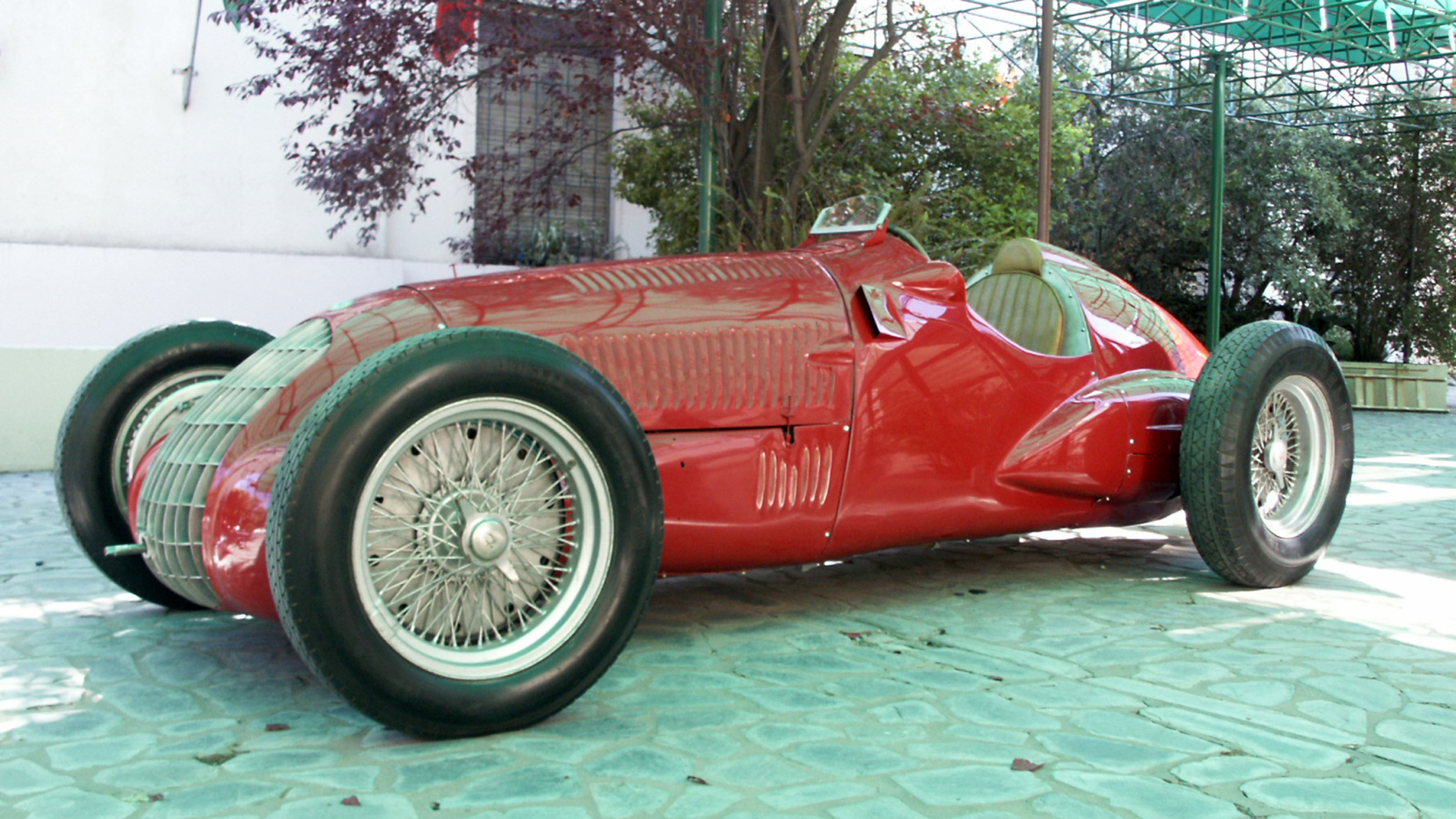 El Alfa Romeo 308 con el que corrió Oscar Gálvez, exhibido en el museo de Balcarce