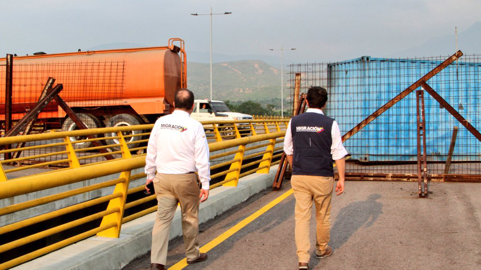 Los militares bloquearon el paso (@MigracionCol)
