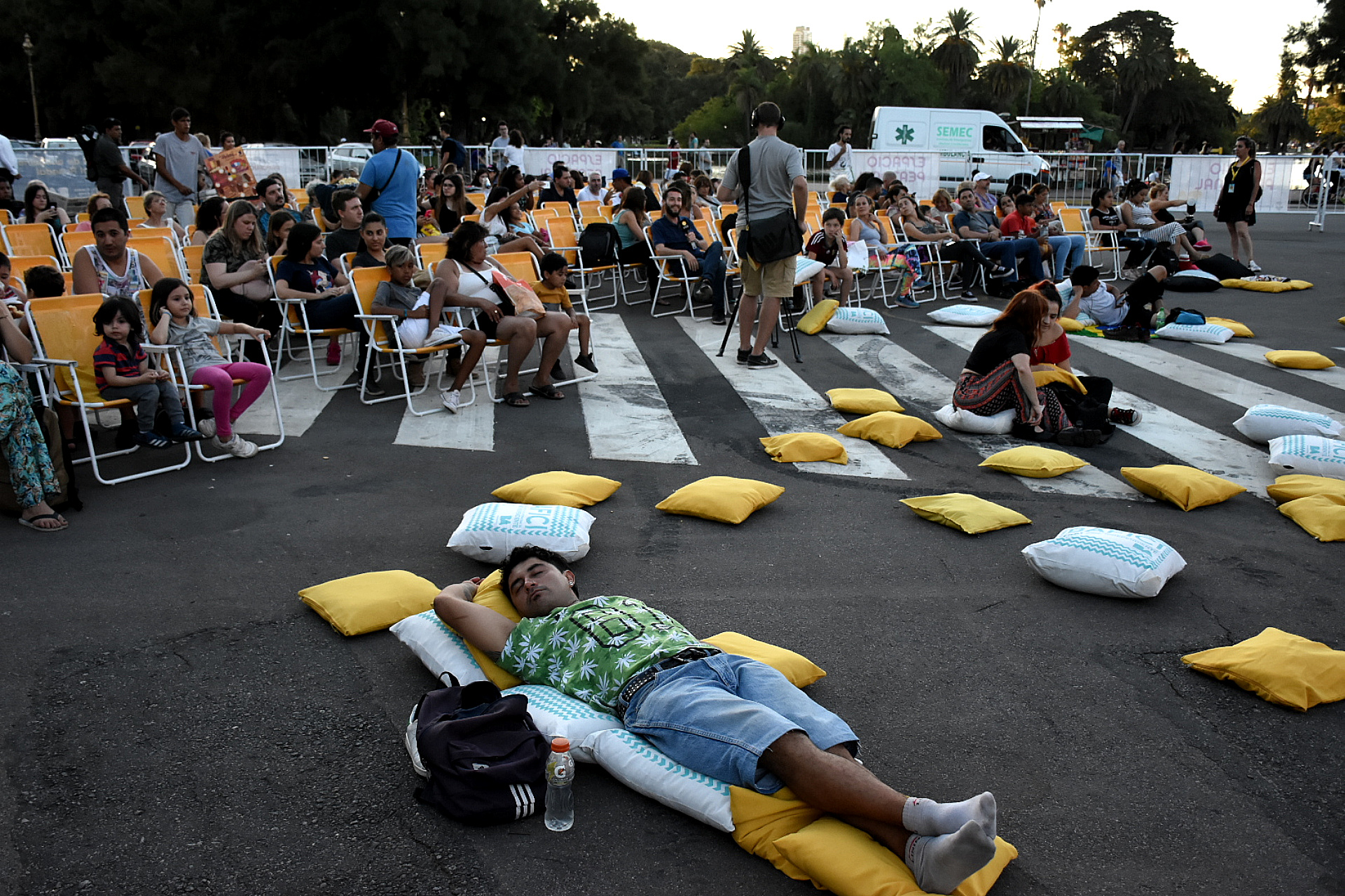 Cerca de 3.000 personas se acercaron a los Bosques de Palermo para disfrutar de la iniciativa que se extenderá hasta el próximo domingo 10 con una amplia oferta de proyecciones cinematográficas