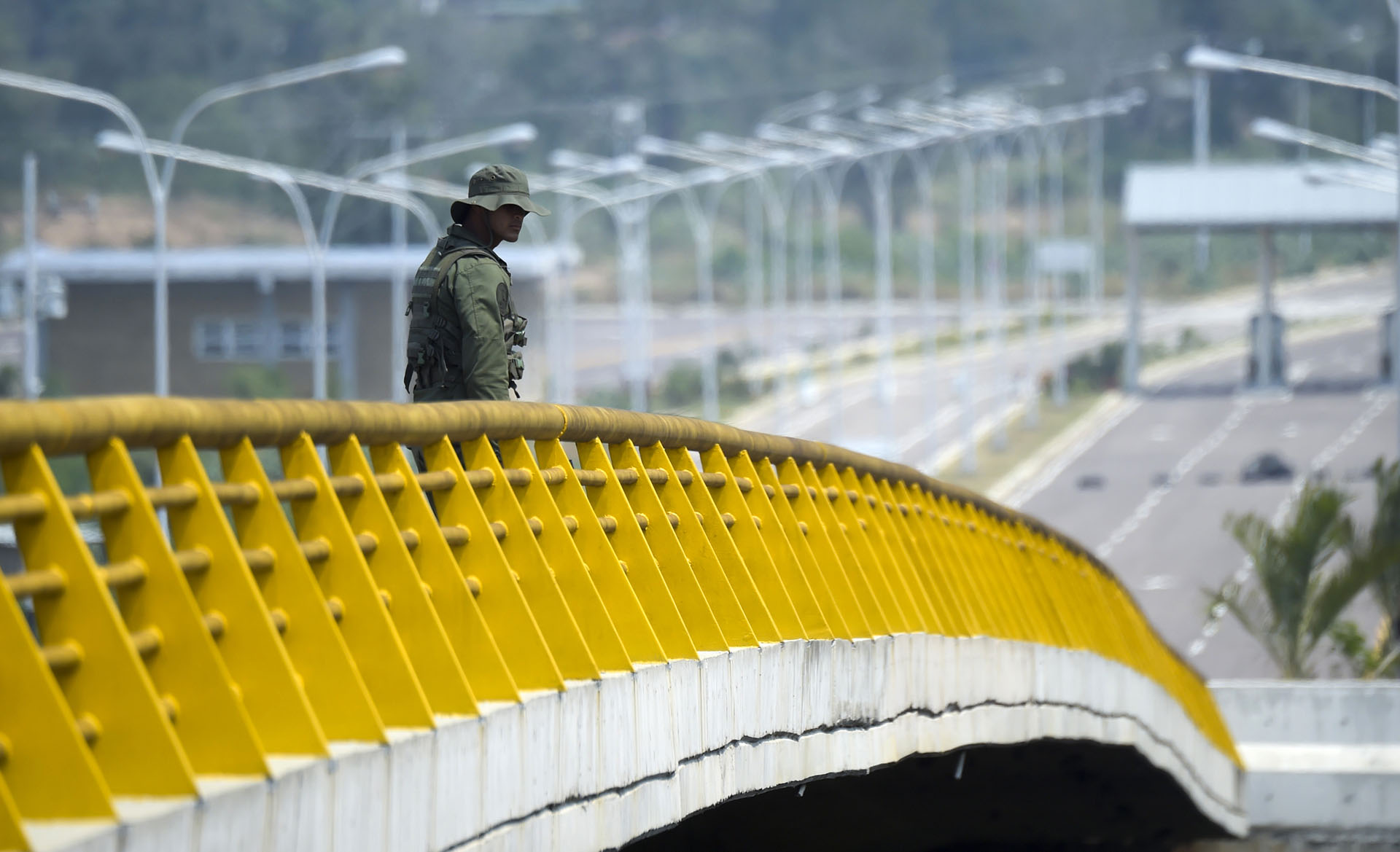En el más absoluto hermetismo, los Gobiernos de Colombia y Estados Unidos mantienen reuniones para definir cómo se hará la operación de acopio de alimentos y medicinas en esta ciudad y su posterior traslado a Venezuela, tal como anunció el sábado el jefe del Parlamento y presidente interino de ese país, Juan Guaidó, reconocido como tal por la mayoría de la comunidad internacional