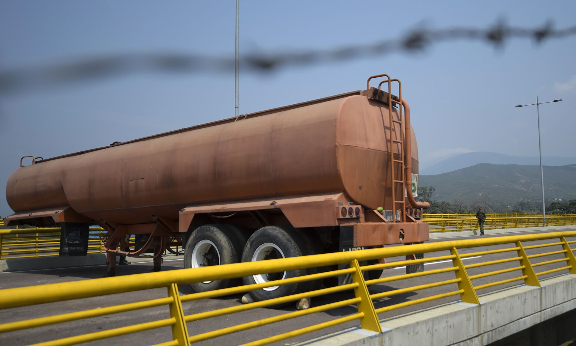 el Gobierno colombiano insistió este miércoles en que continúa trabajando en el proceso de recepción de las ayudas. Para manejar la logística se instaló el lunes pasado un puesto de mando unificado (PMU) que está ubicado en unas bodegas que colindan con el paso fronterizo de Tienditas