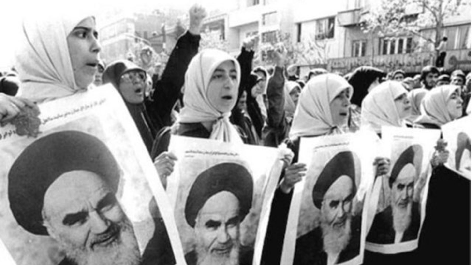 A 40 Anos De La Revolucion Que Dio La Espalda A Las Mujeres Iran Entre El Velo El Desempleo Y La Universidad Infobae