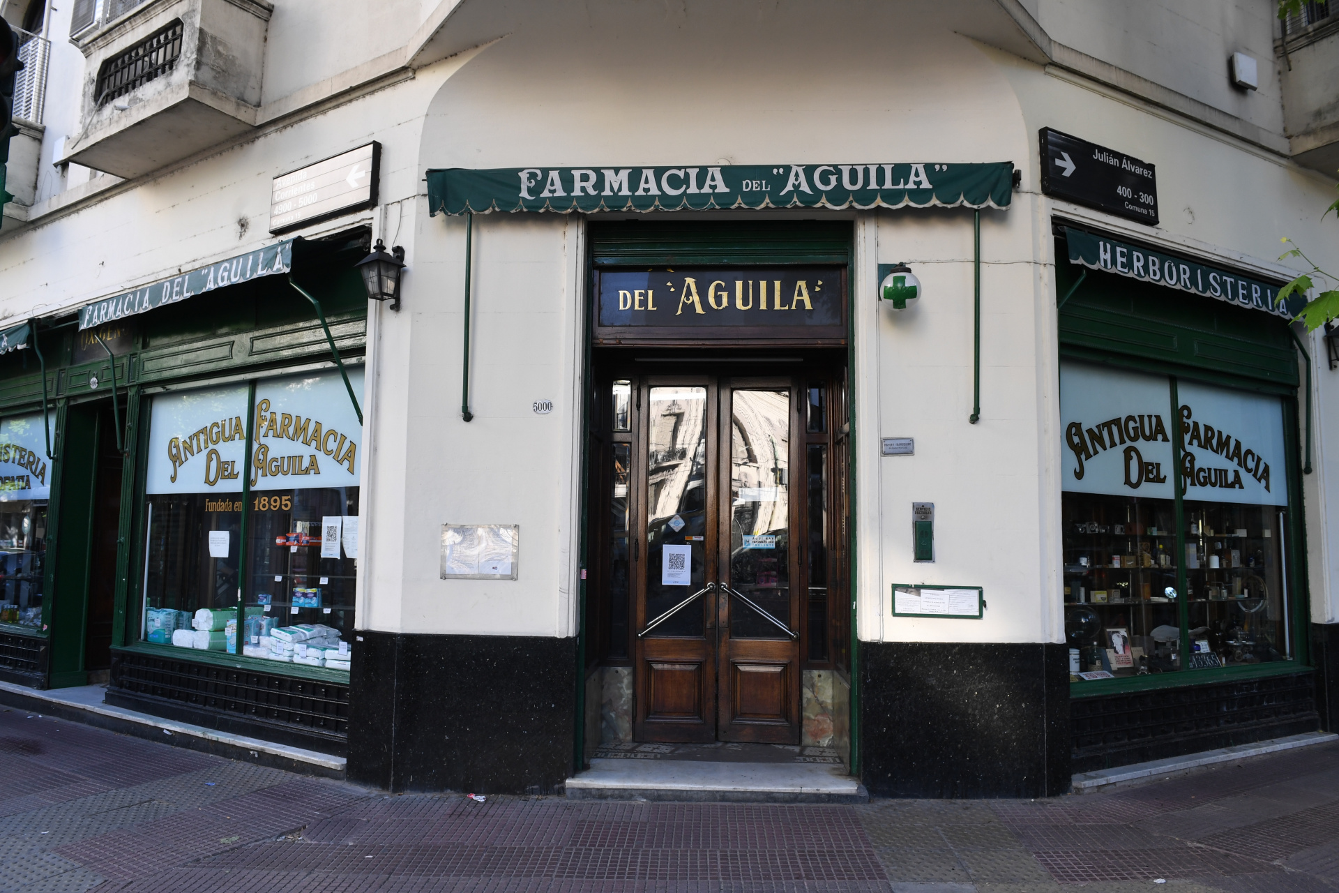 En el local actual -ubicado en la gran esquina de Corrientes y Julián Álvarez- están desde 1914