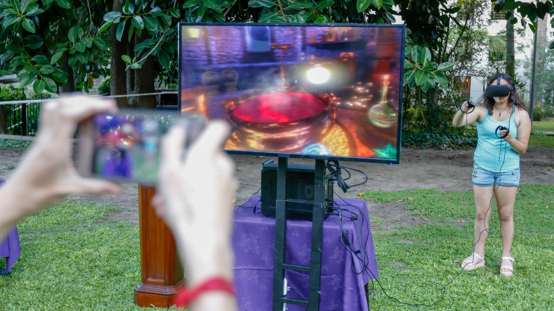 Un stand de realidad virtual que invitaba a los jóvenes a vivir una clase de hechizos