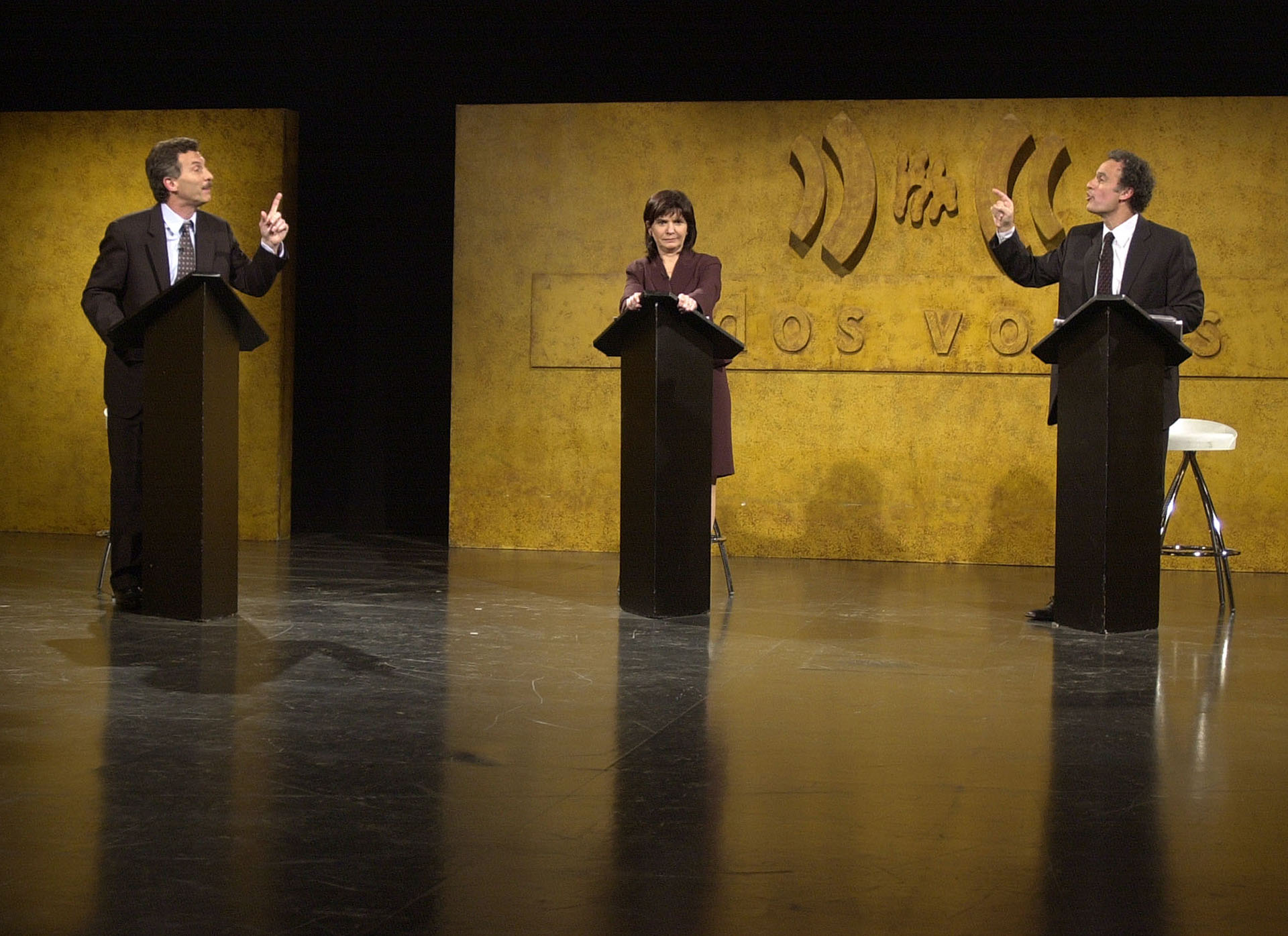 2003. Debate en el programa periodístico de “A Dos Voces” con sus contrincantes en las elecciones porteñas, Patricia Bullrich y Aníbal Ibarra, quien se terminaría imponiendo en los comicios.