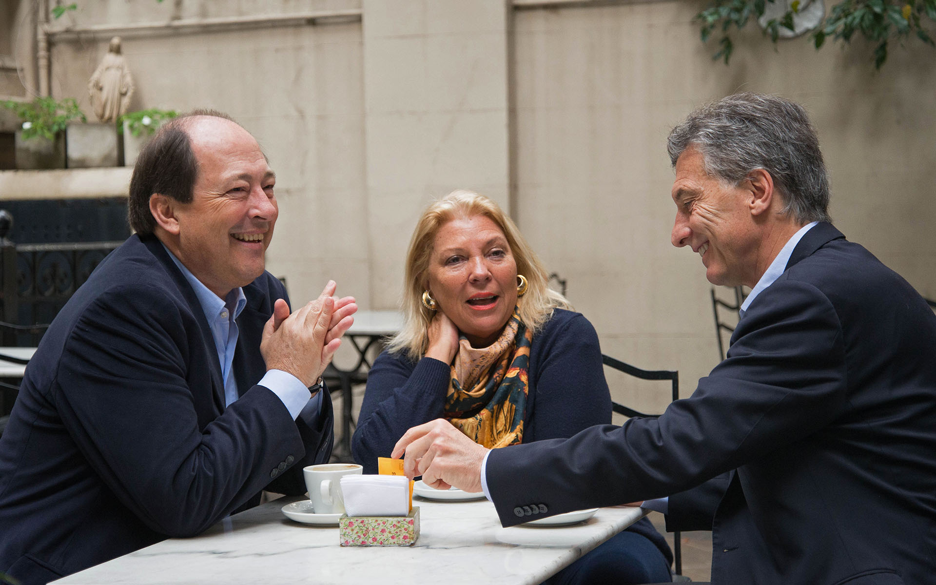 2015. Desayuno con Elisa Carrió y Ernesto Sanz, precandidatos a presidente de la ya formada coalición Cambiemos.