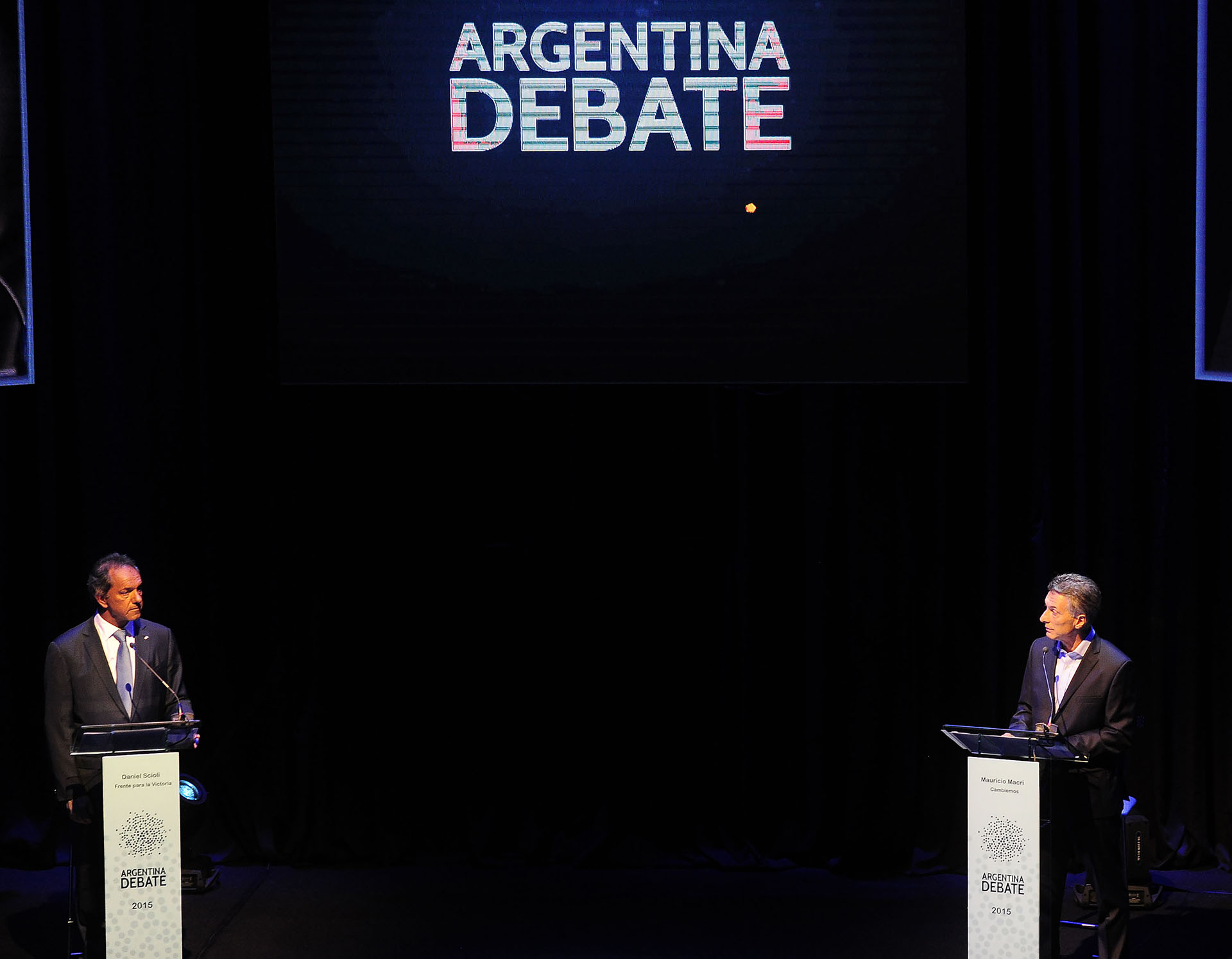 2015. Debate con su oponente en el ballotage presidencial, Daniel Scioli, en la Facultad de Derecho de la UBA.