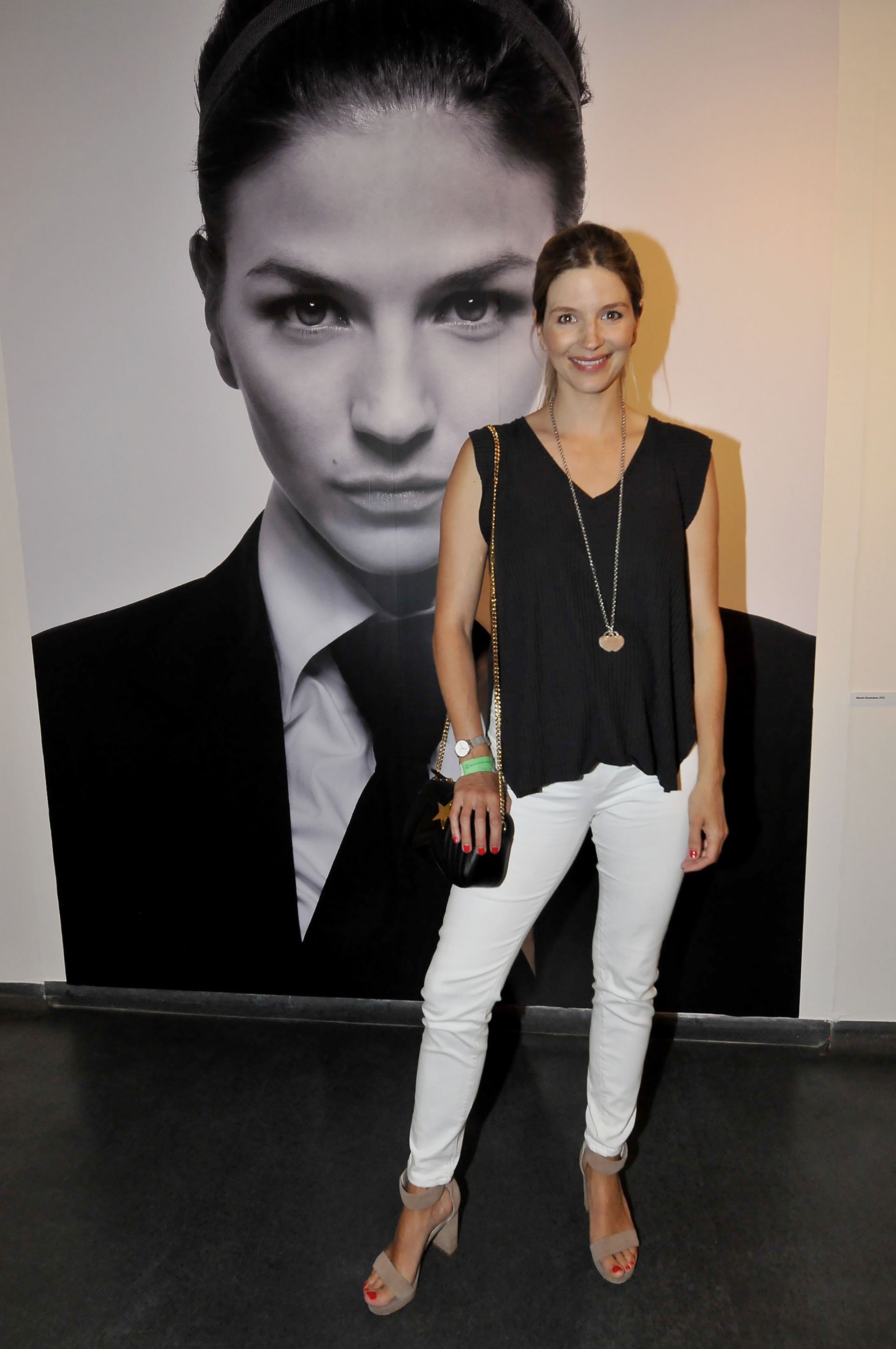 Marcela Kloosterboer en la exposición de Gabriel Rocca donde el prestigioso fotógrafo presentó la muestra “Retratos argentinos” (Teleshow)