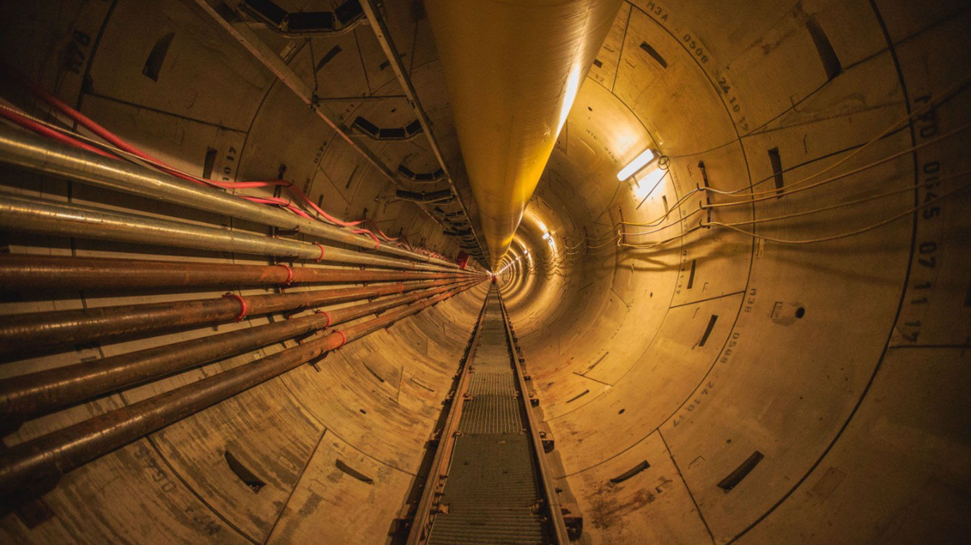 Interior del túnel emisario por el que se transportarán los efluentes cloacales