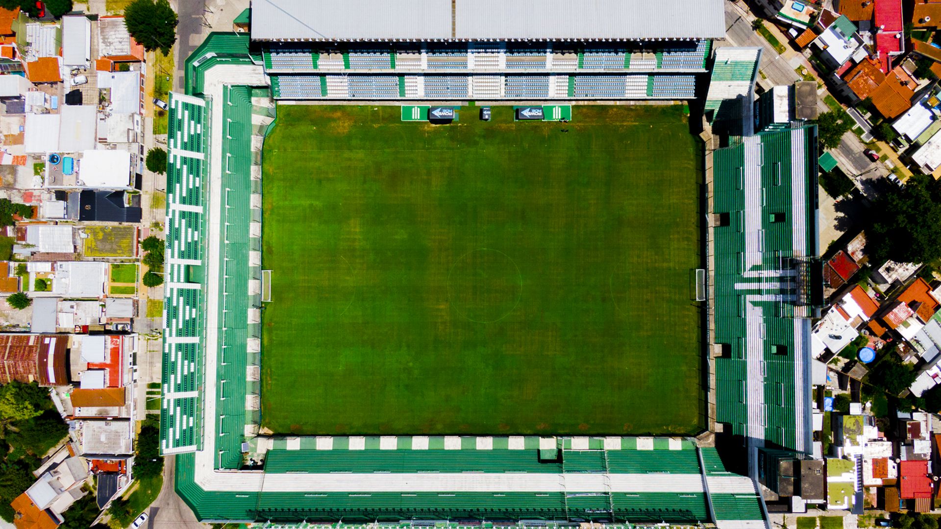 “El Lencho Sola” de Banfield por Guillermo Catalano (periodista): “Soy fanático. Cuando era chico decía “cómo vas a faltar a la cancha”. Voy a la cancha desde chico. Iba caminando a la escuela porque vivía a siete cuadras y tenía dos caminos: uno derecho y otro en zigzag pero pasaba por la puerta del estadio. Obviamente elegía el que me hacía pasar por la puerta del Florencio Sola”.
