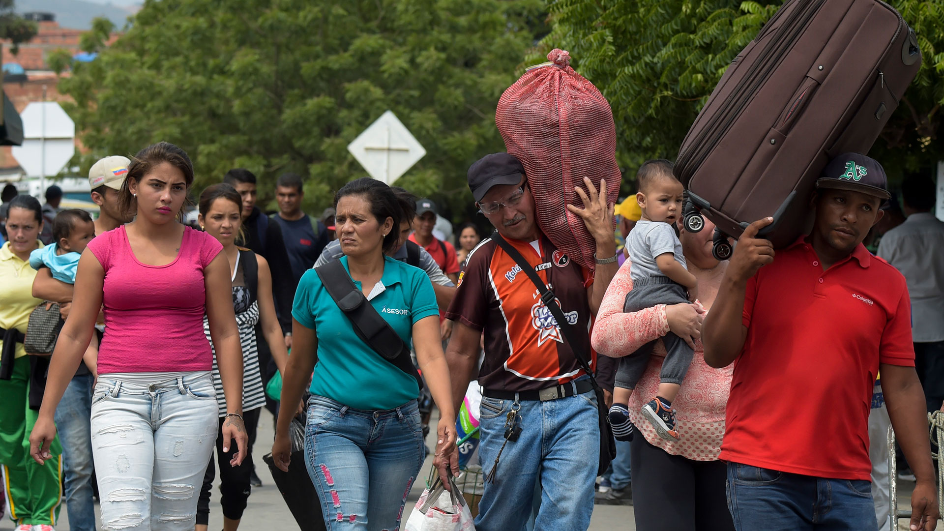 La ciudad colombiana de Cúcuta, en la frontera con Venezuela, está llena de casas de cambio (AFP)