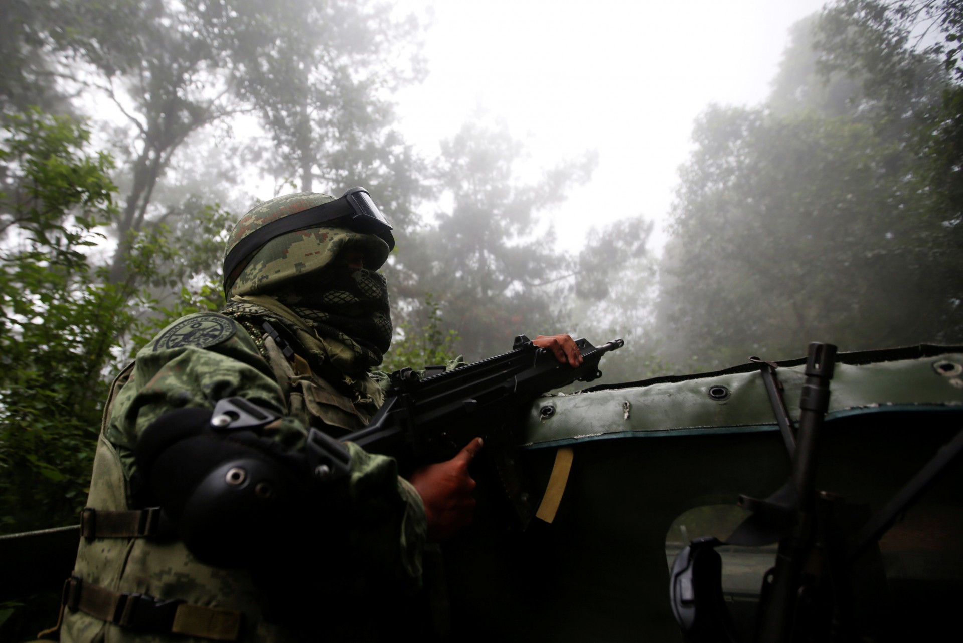 Los soldados patrullan el área de Pueblo Viejo en la Sierra Madre del Sur, en el estado sureño de Guerrero, México, el 24 de agosto de 2018.