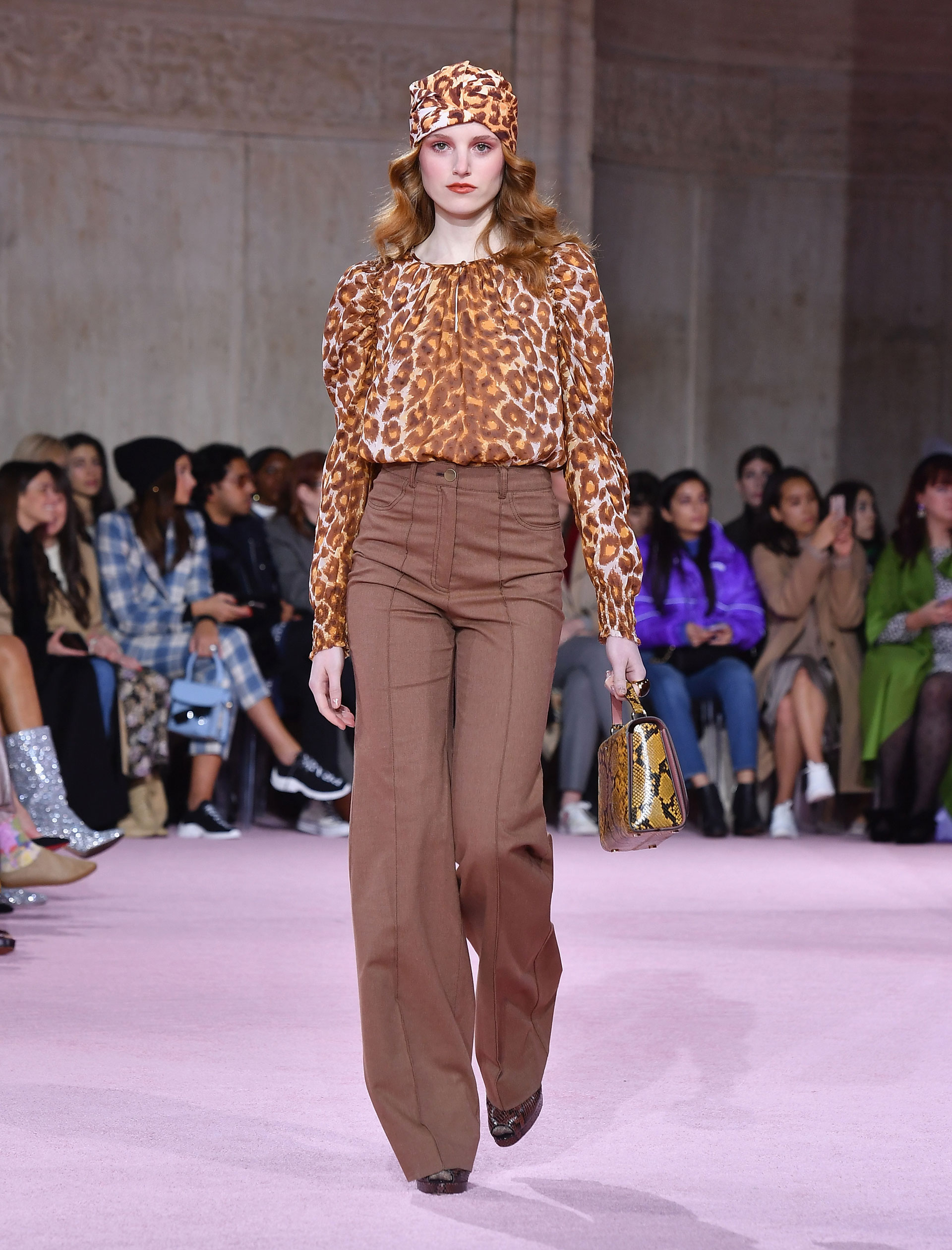 El animal print para el invierno en la colección no faltó. Accesorios, marroquinería e indumentaria siempre presente una vez más en blusas, turbantes y carteras