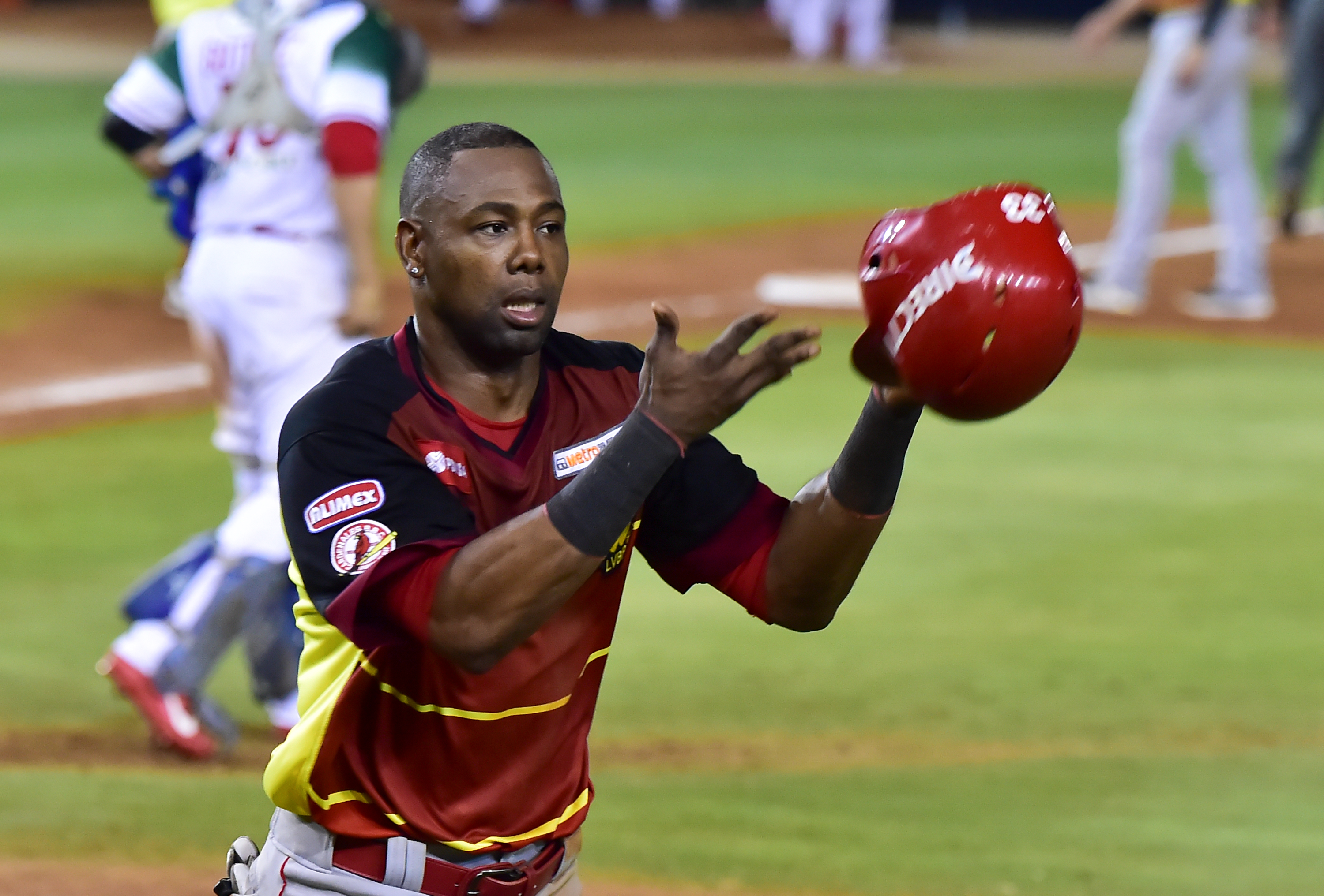 Alejandro de Aza de los Cardenales de Lara celebra su punto contra los Charros de Jalisco. (Luis ACOSTA / AFP)