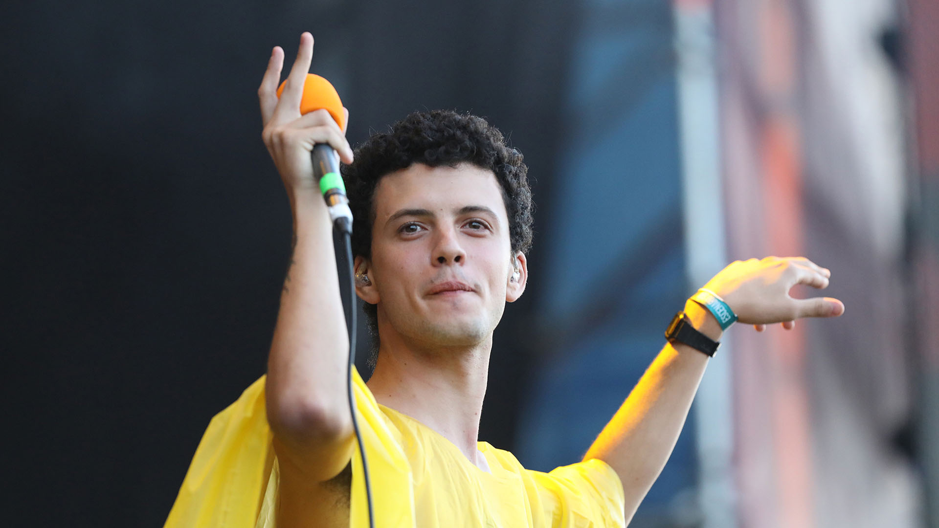 Juan Saieg, vocalista de Usted Señalemelo, se puso al frente de uno de los shows más festejados en el sábado del Cosquín Rock (Mario Sar)