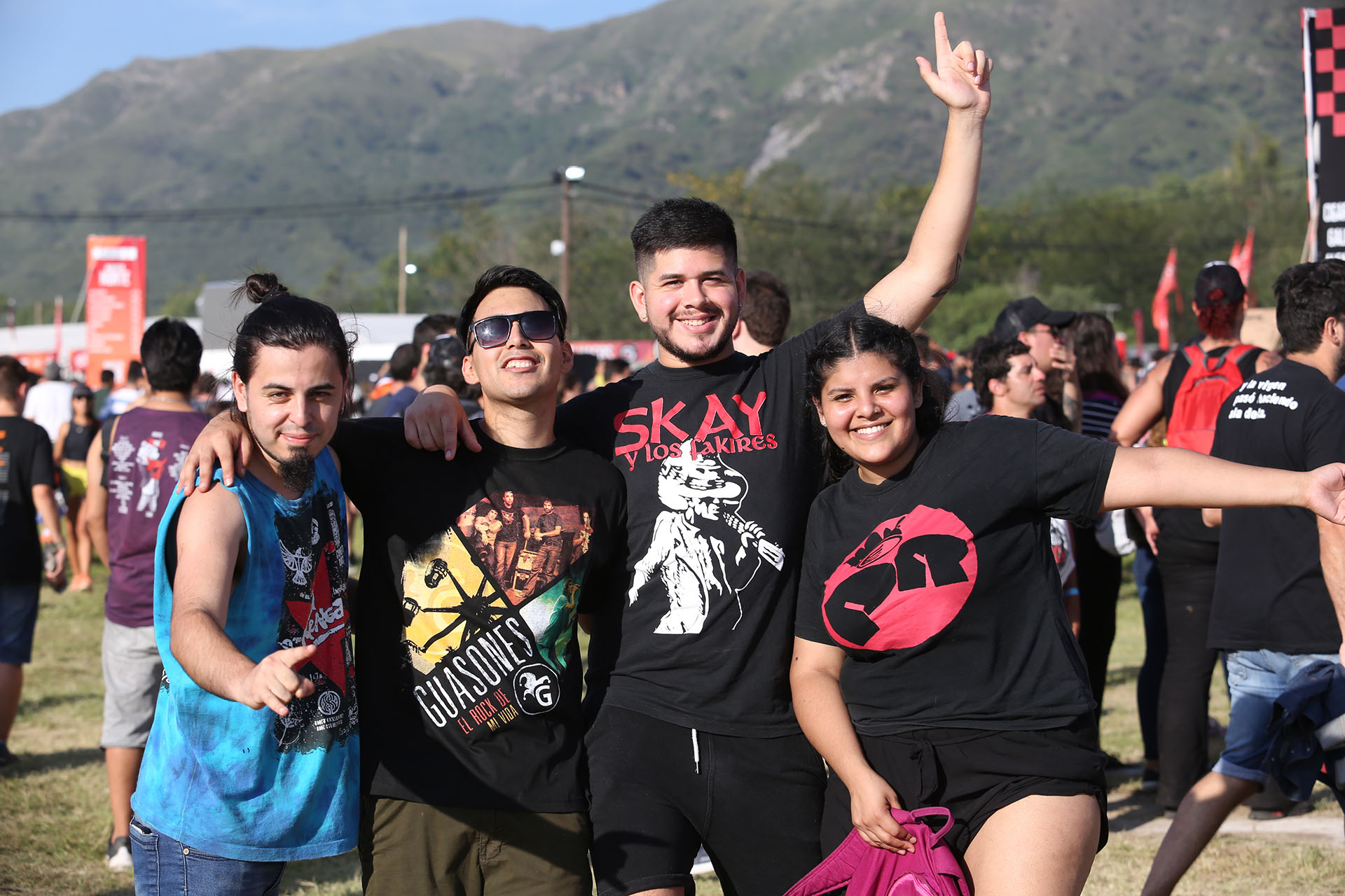 Fanáticos del rock provenientes de todo el país, e incluso países limítrofes, en su tierra prometida: el Cosquín Rock de todos los veranos (Mario Sar)