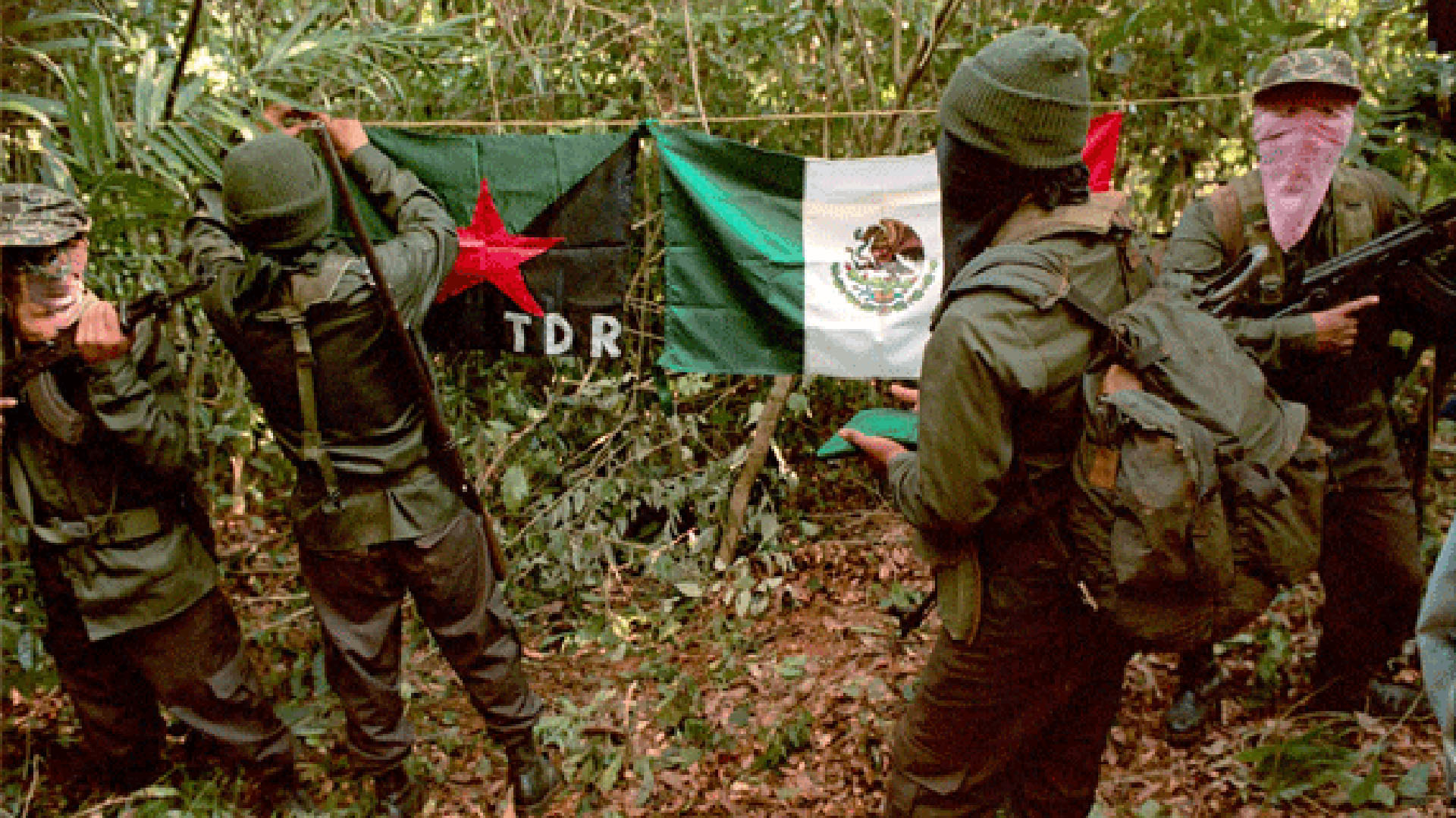EL EPR durante una de sus apariciones públicas en Guerrero. (Foto: Cuartoscuro)