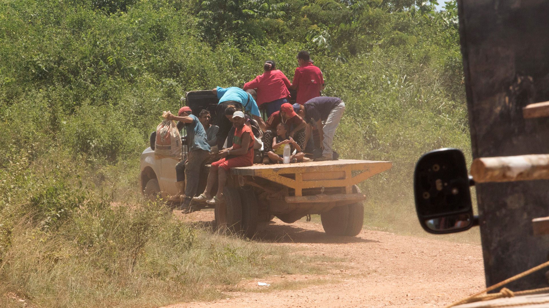 Los mineros trabajan en condiciones insalubres (Reuters)