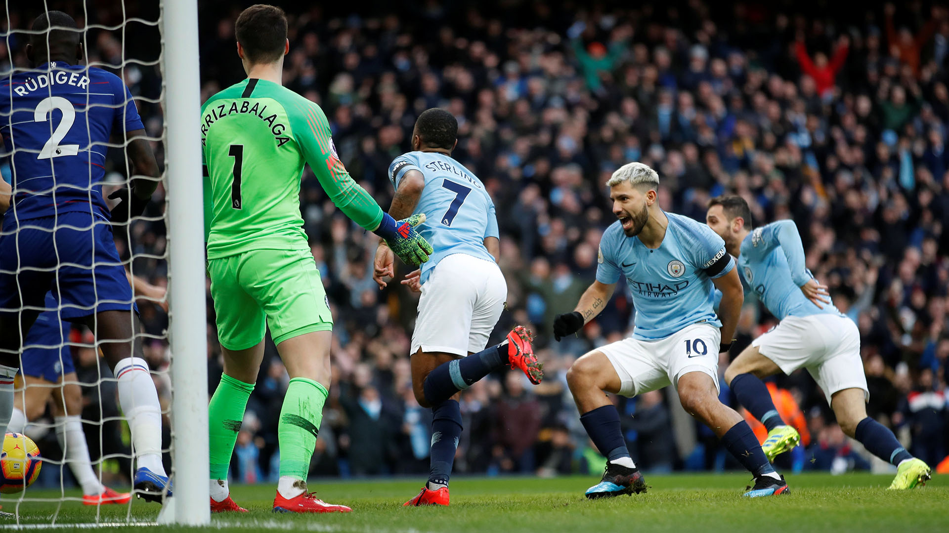Sergio Agüero, con tres conquistas, fue la gran figura de la reciente goleada (Reuters)