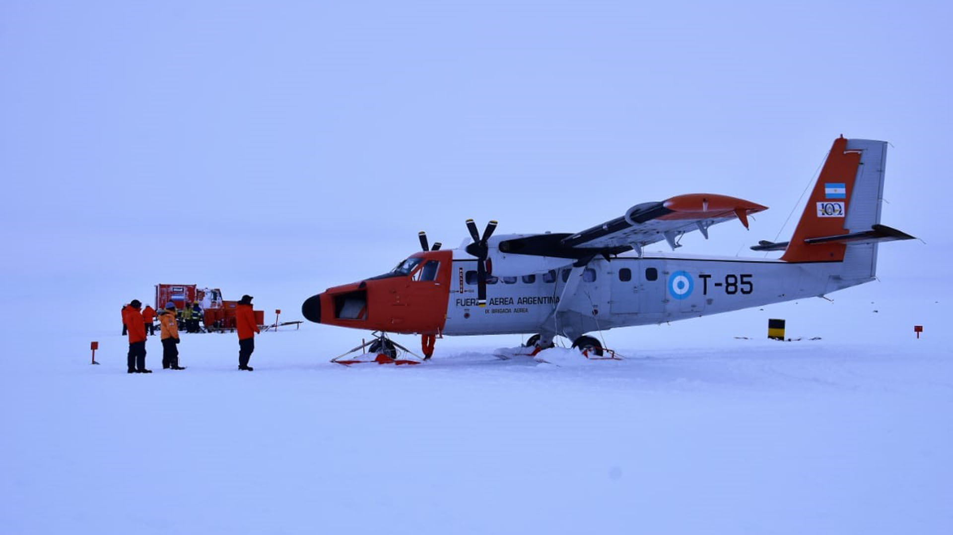 El avión es un DH6 Twin Otter