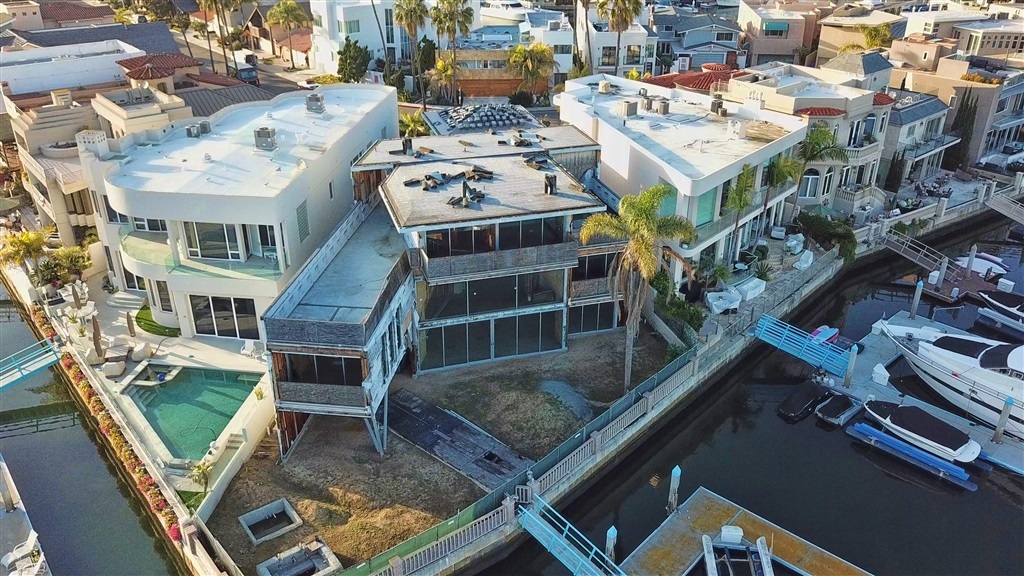 Así anuncian la residencia en construcción con una privilegiada vista al mar.