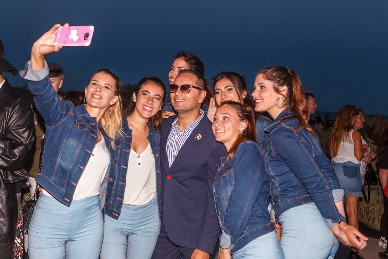 Fabian Media Flores y chicas de La Costa