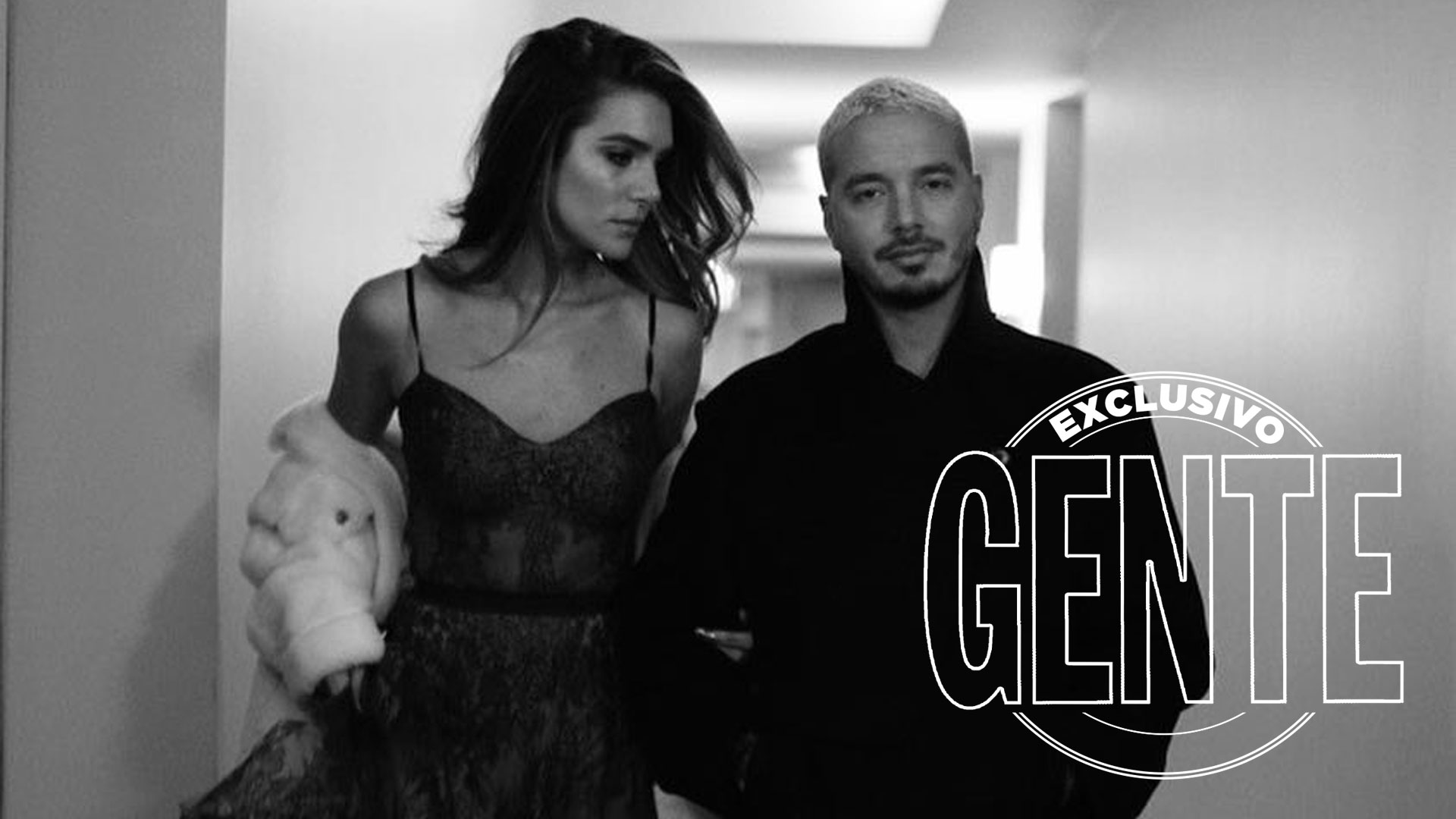 “Allá vamos”, posteó Valentina en su cuenta de Twitter y agregó una foto con el reggaetonero llegando al Staples Center de Los Ángeles.