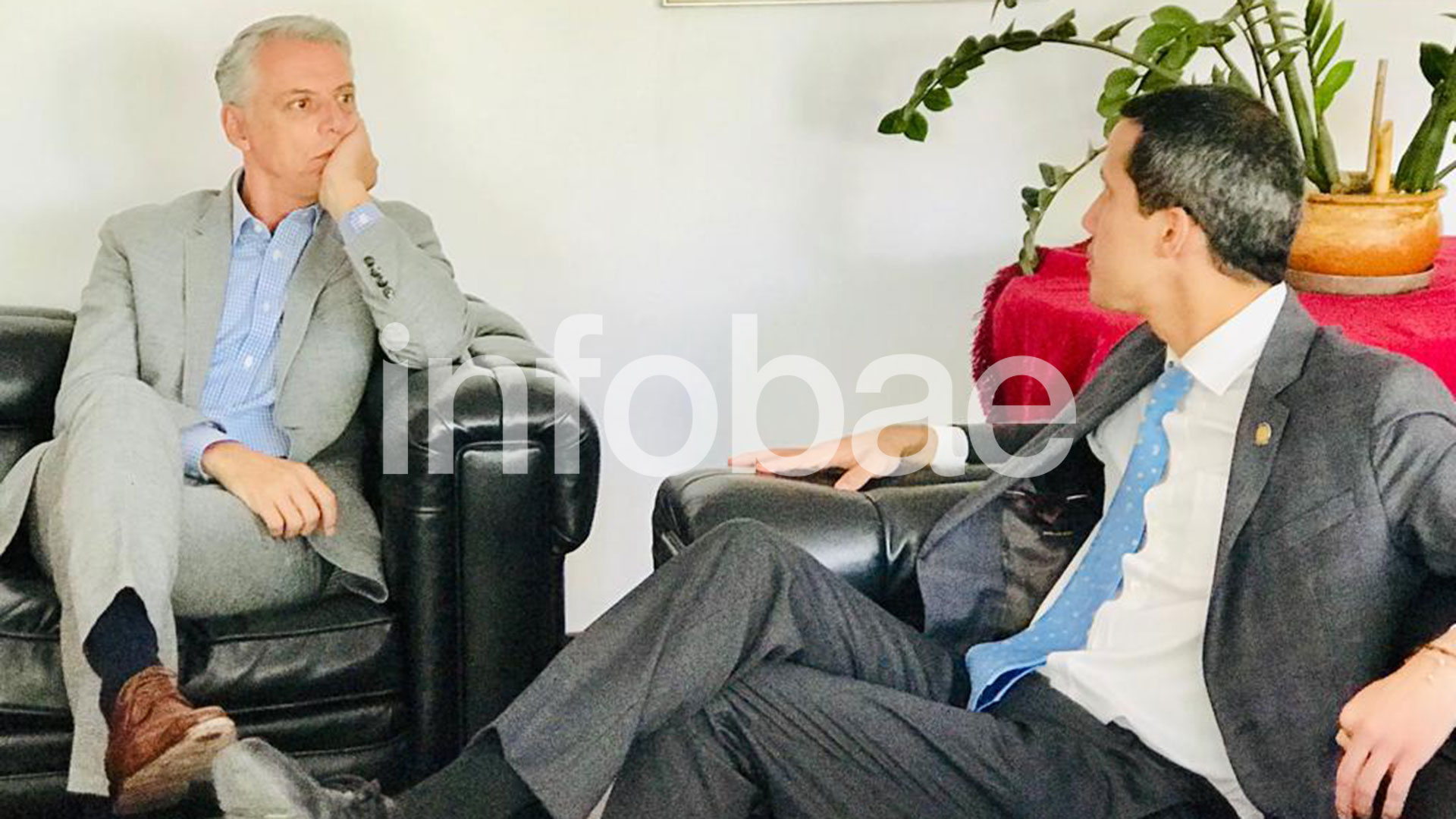 El funcionario argentino y el presidente interino de Venezuela se reunieron durante una hora y media