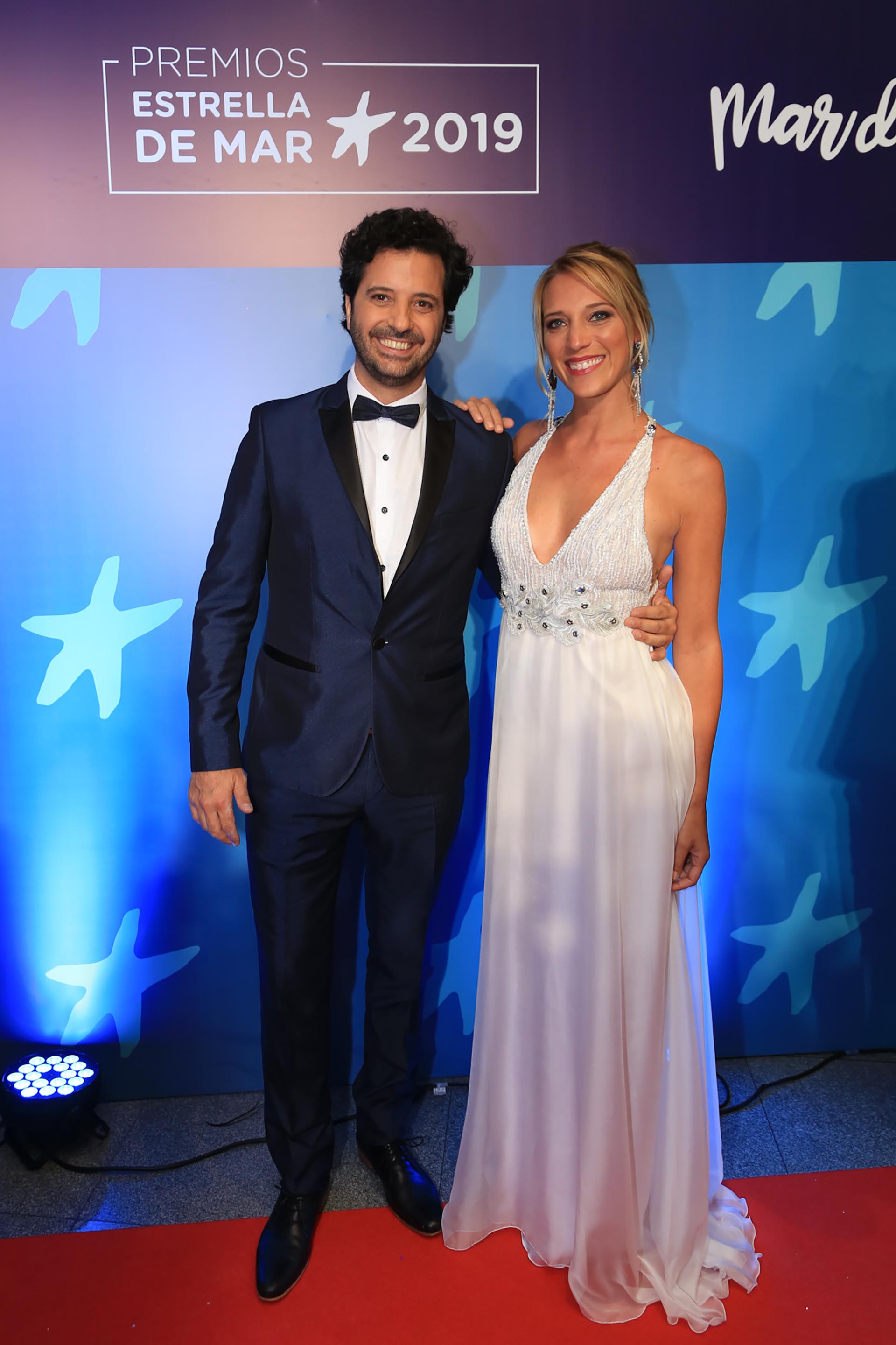 Yamila Pecoraio y Julián La Bruna, los conductores de la ceremonia