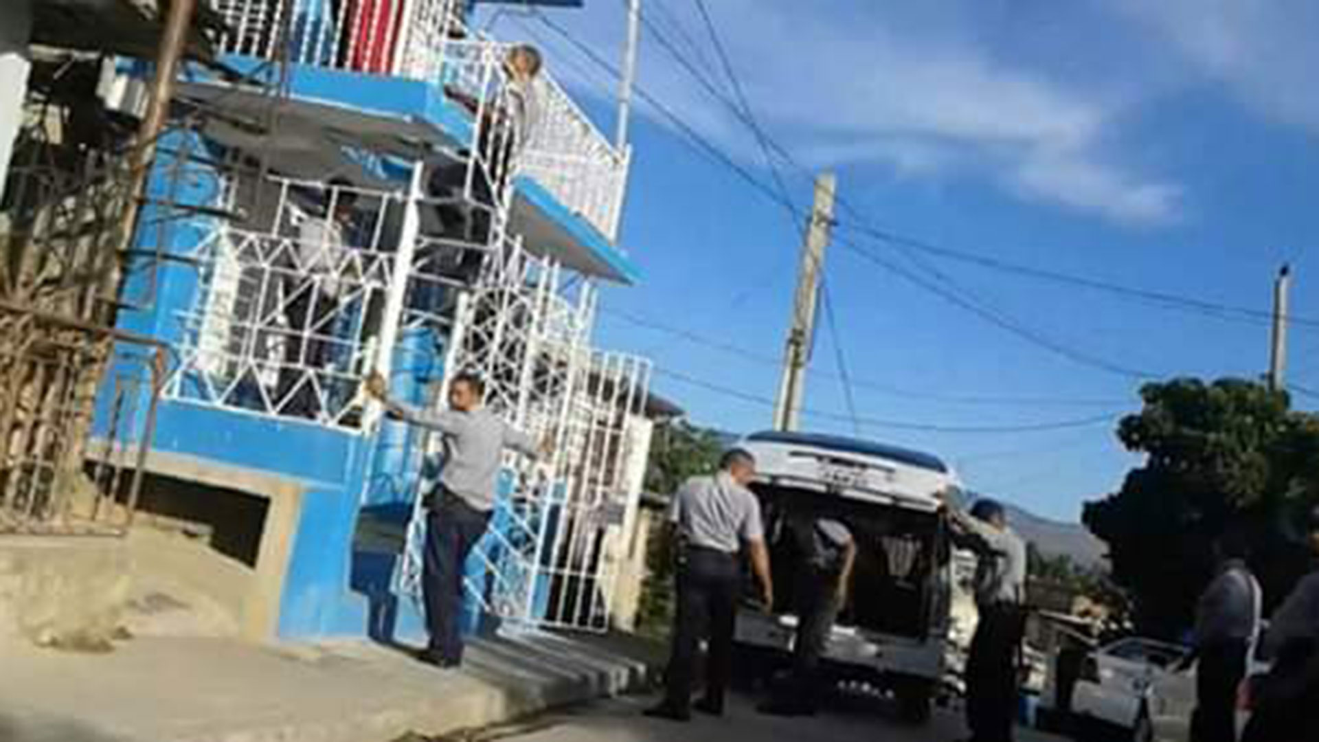 Así allanó la policía del régimen la sede de la UNPACU