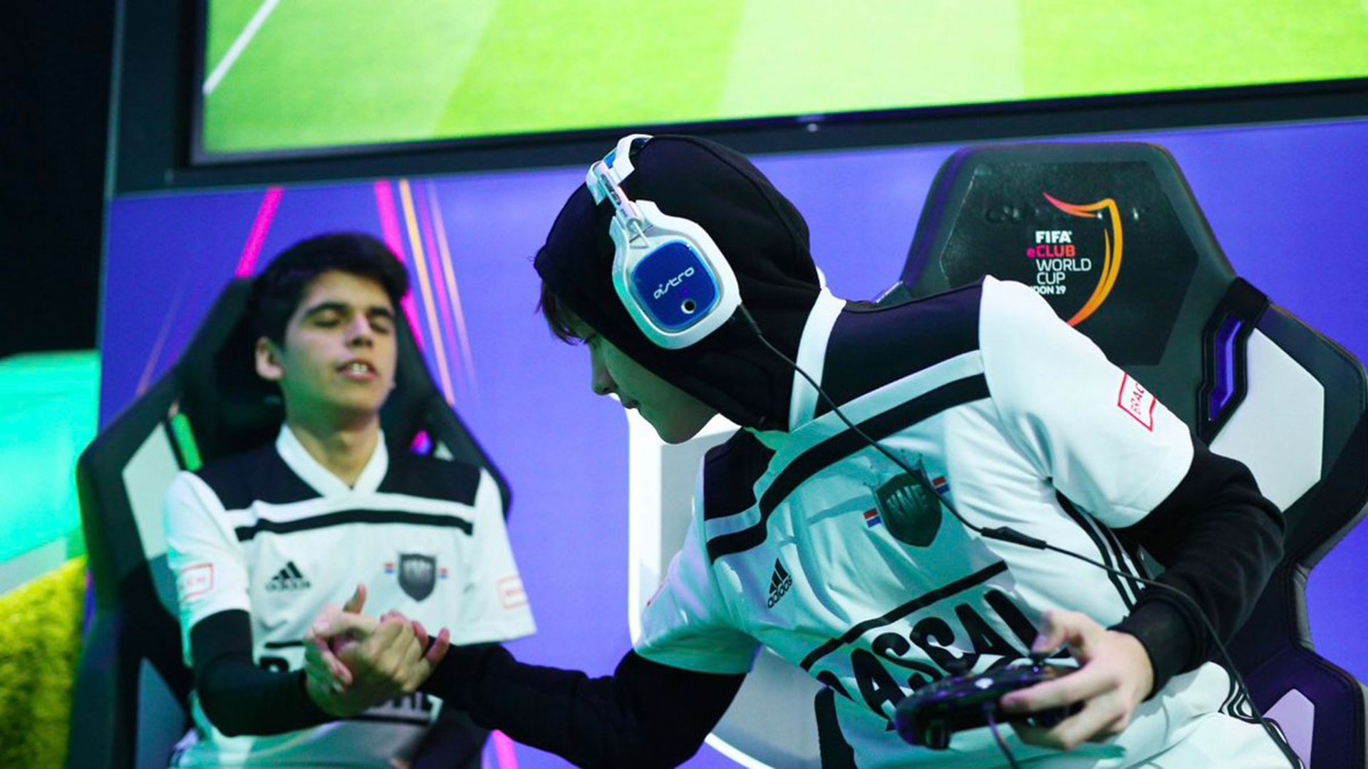 Nicolás junto a su compañero F2Tekkz