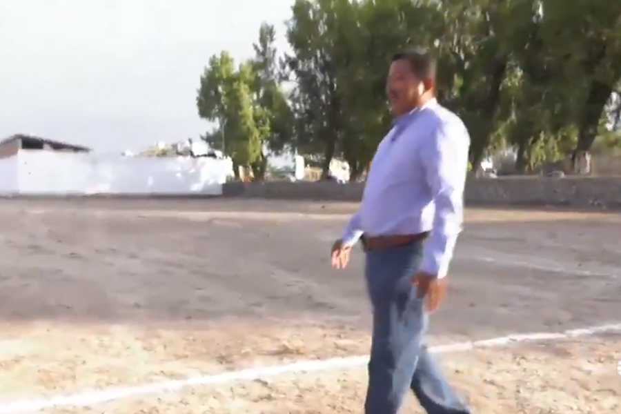 Alcalde en el señalamiento del nuevo panteón de Tlahuelilpan (Foto: Especial)